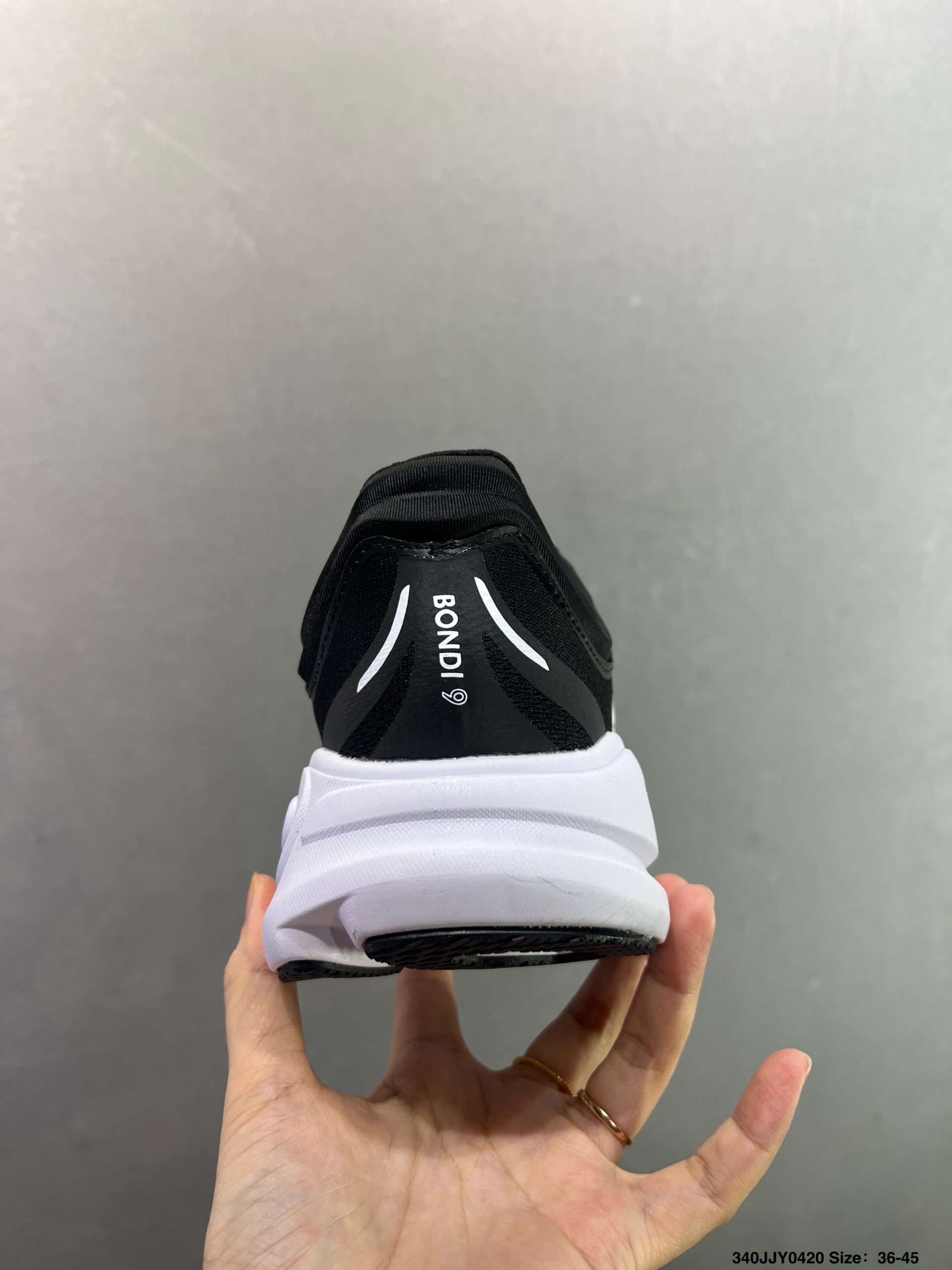 HOKA ONE ONE Bondi 9