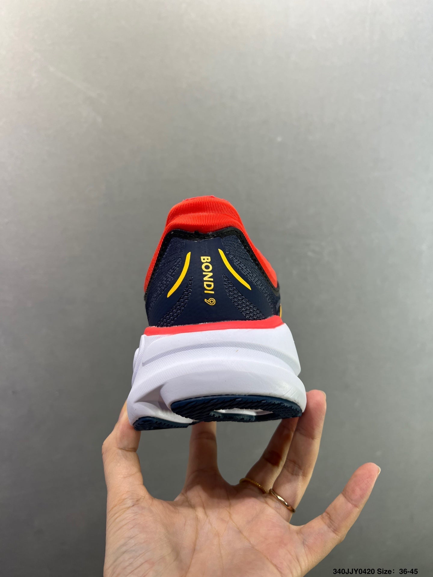 HOKA ONE ONE Bondi 9