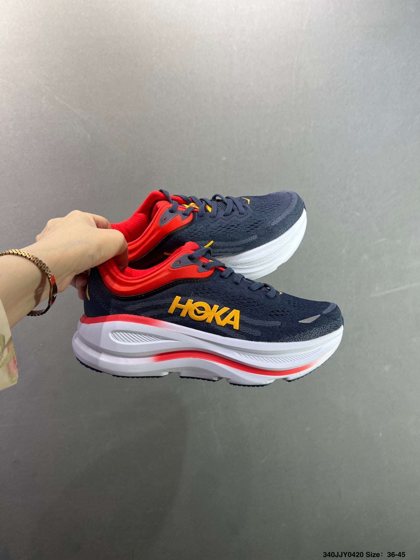 HOKA ONE ONE Bondi 9