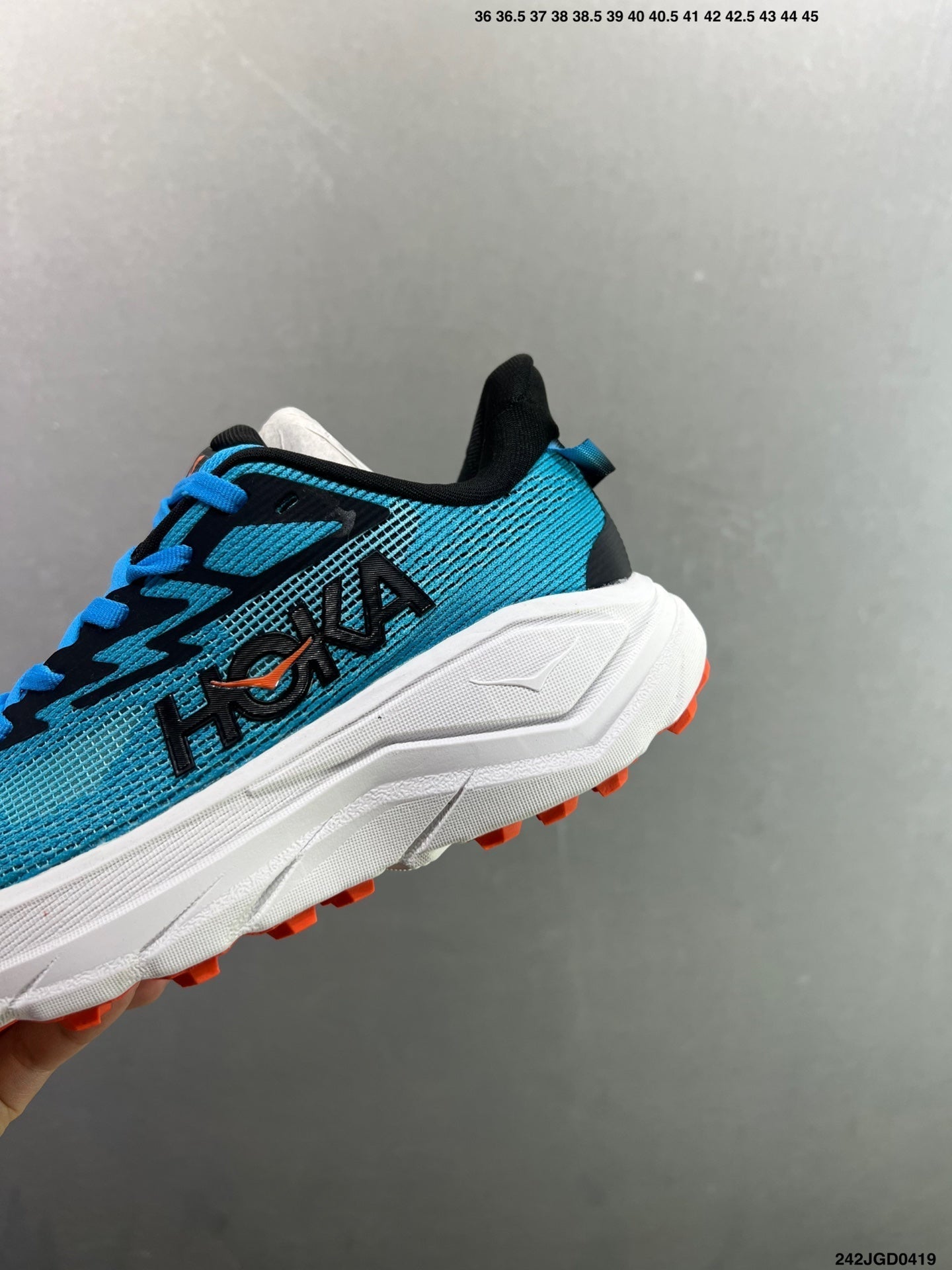 HOKA CHALLENGER 8
