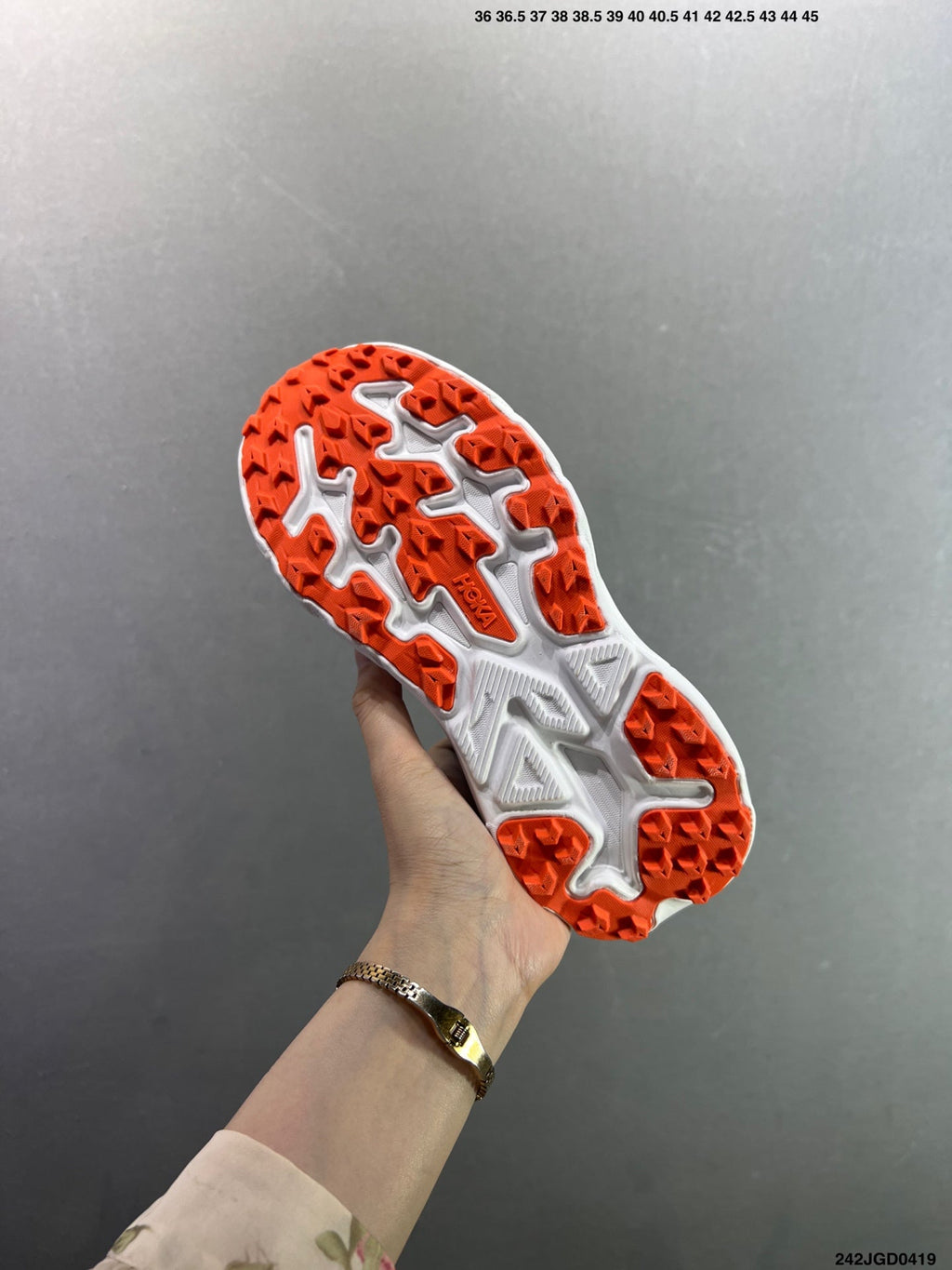 HOKA CHALLENGER 8