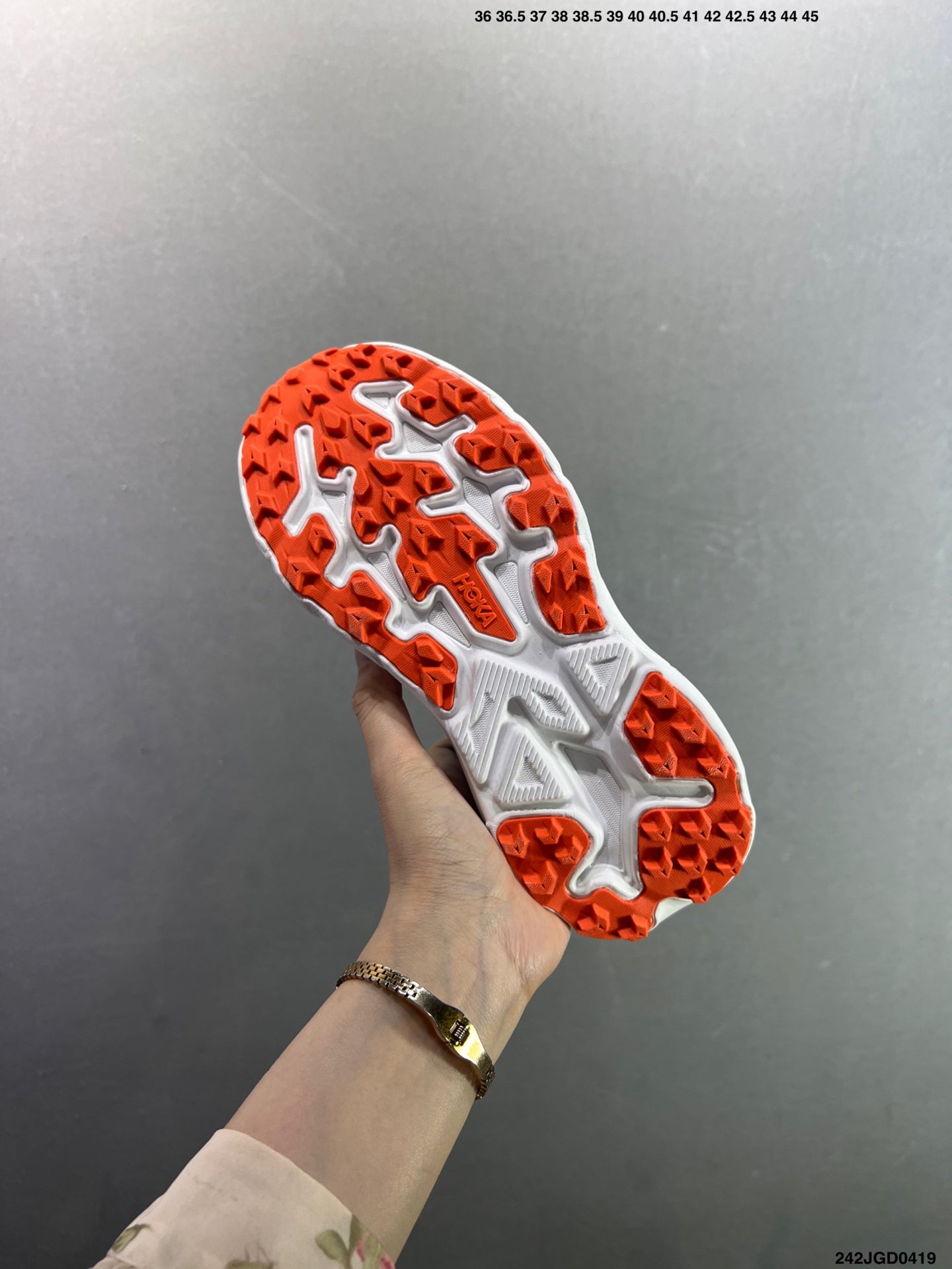 HOKA CHALLENGER 8