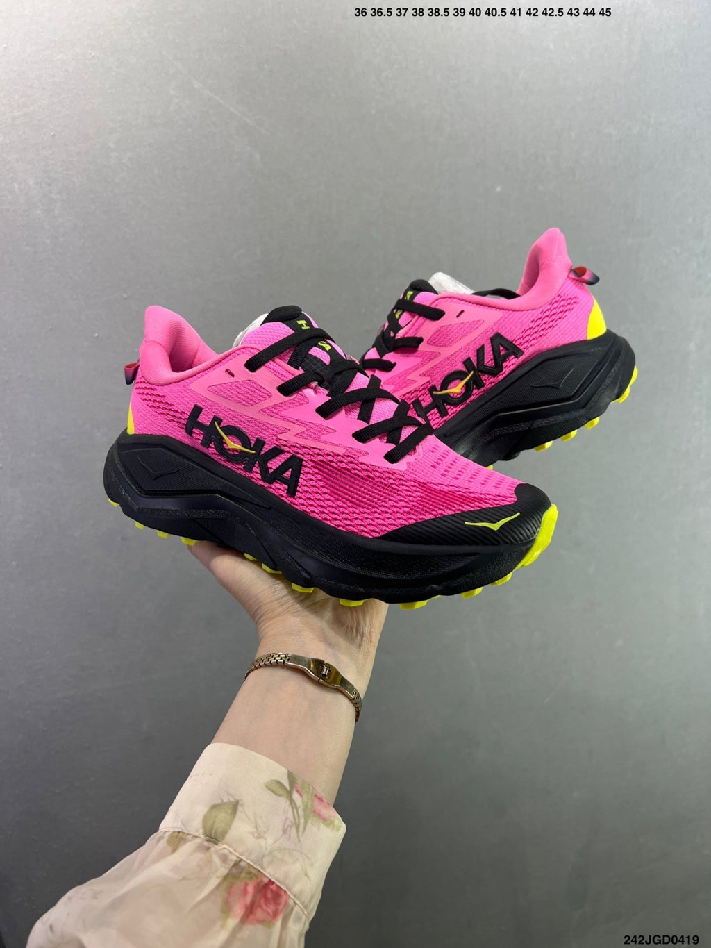 HOKA CHALLENGER 8