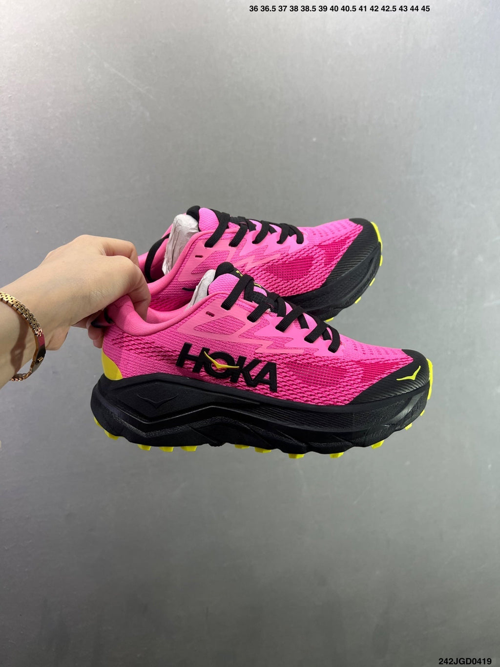 HOKA CHALLENGER 8