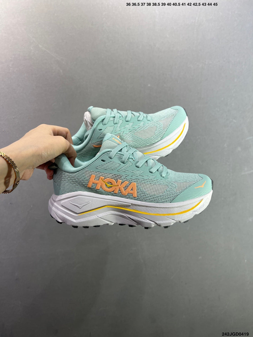 HOKA CHALLENGER 8