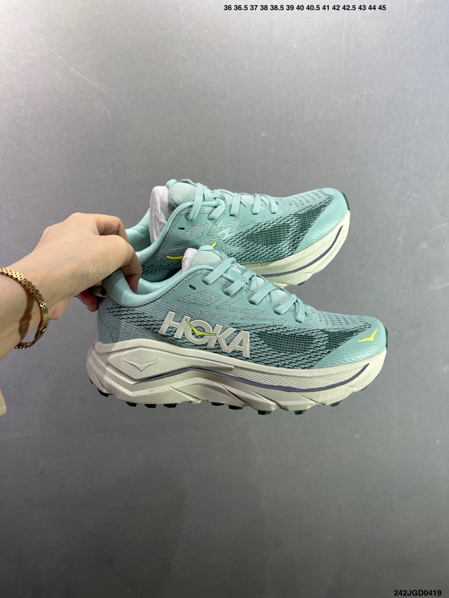HOKA CHALLENGER 8