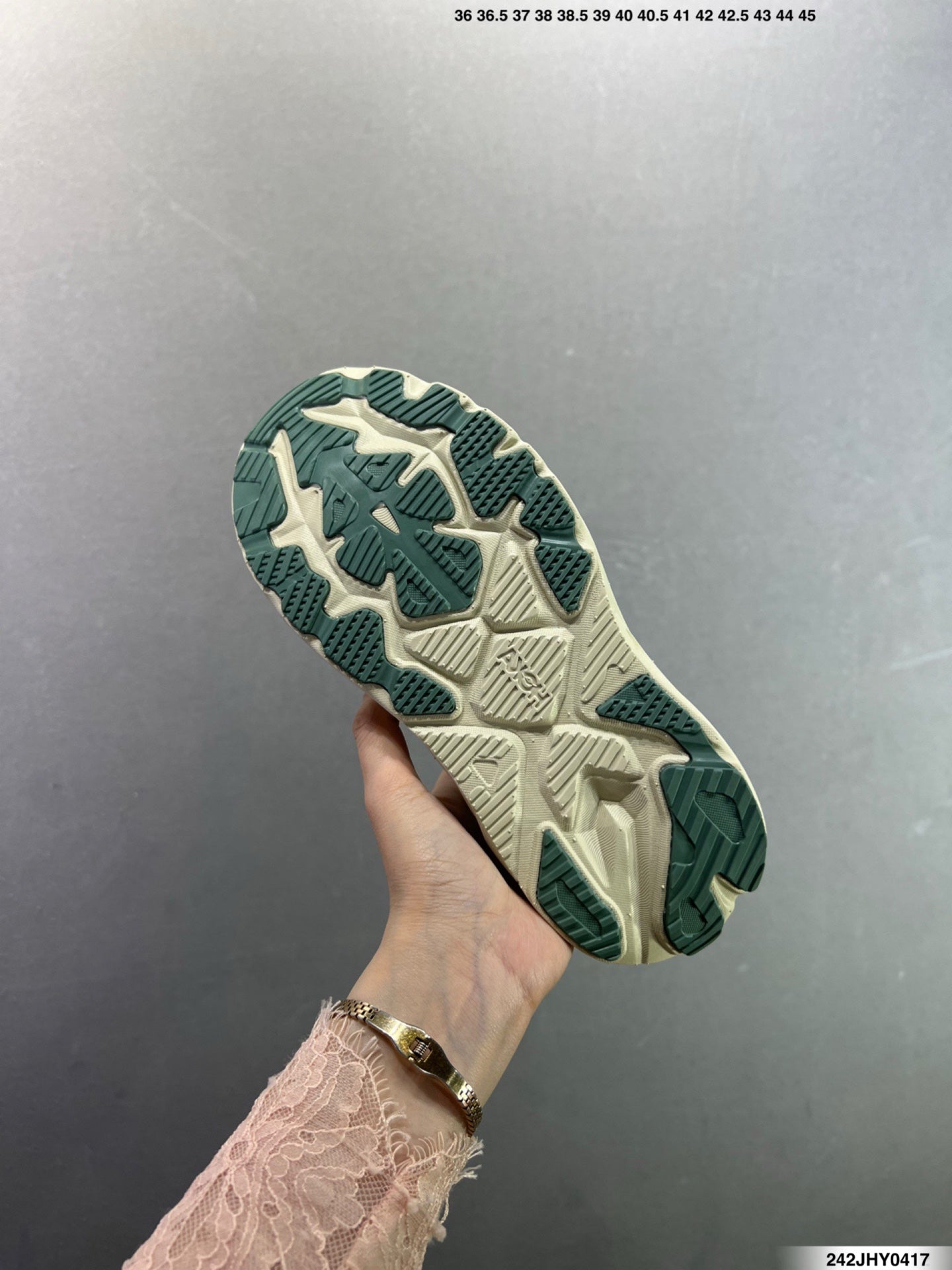 Hoka One One M ARAHI 8