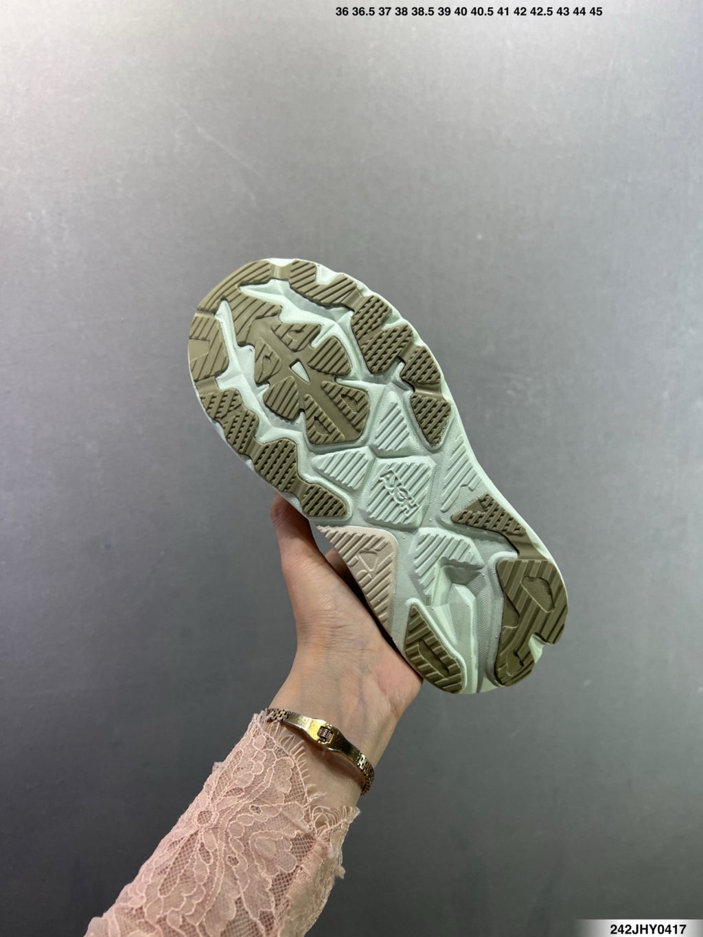 Hoka One One M ARAHI 8