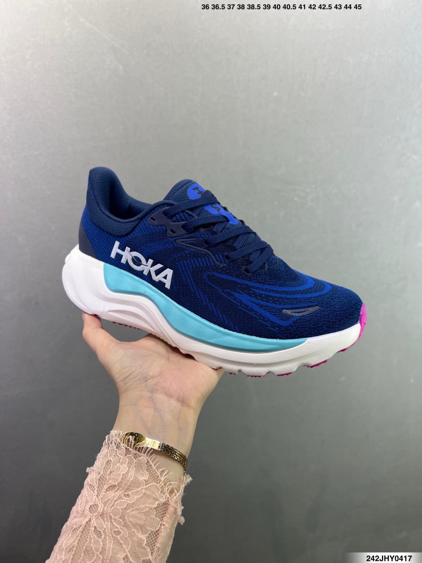 Hoka One One M ARAHI 8