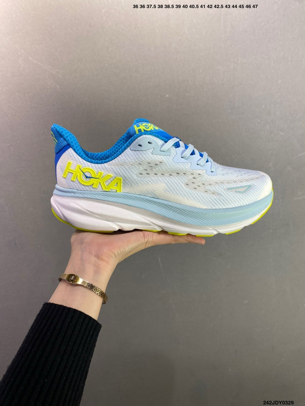 HOKA M CLIFTON 9