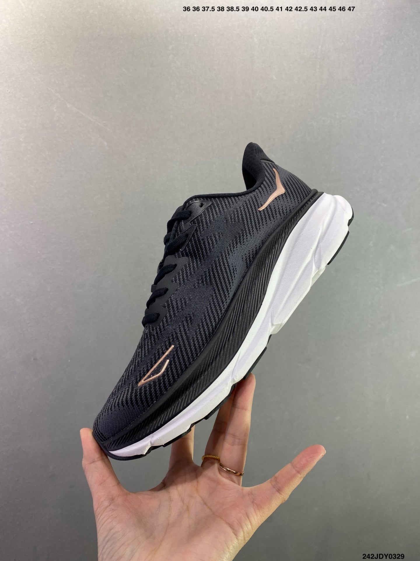 HOKA M CLIFTON 9