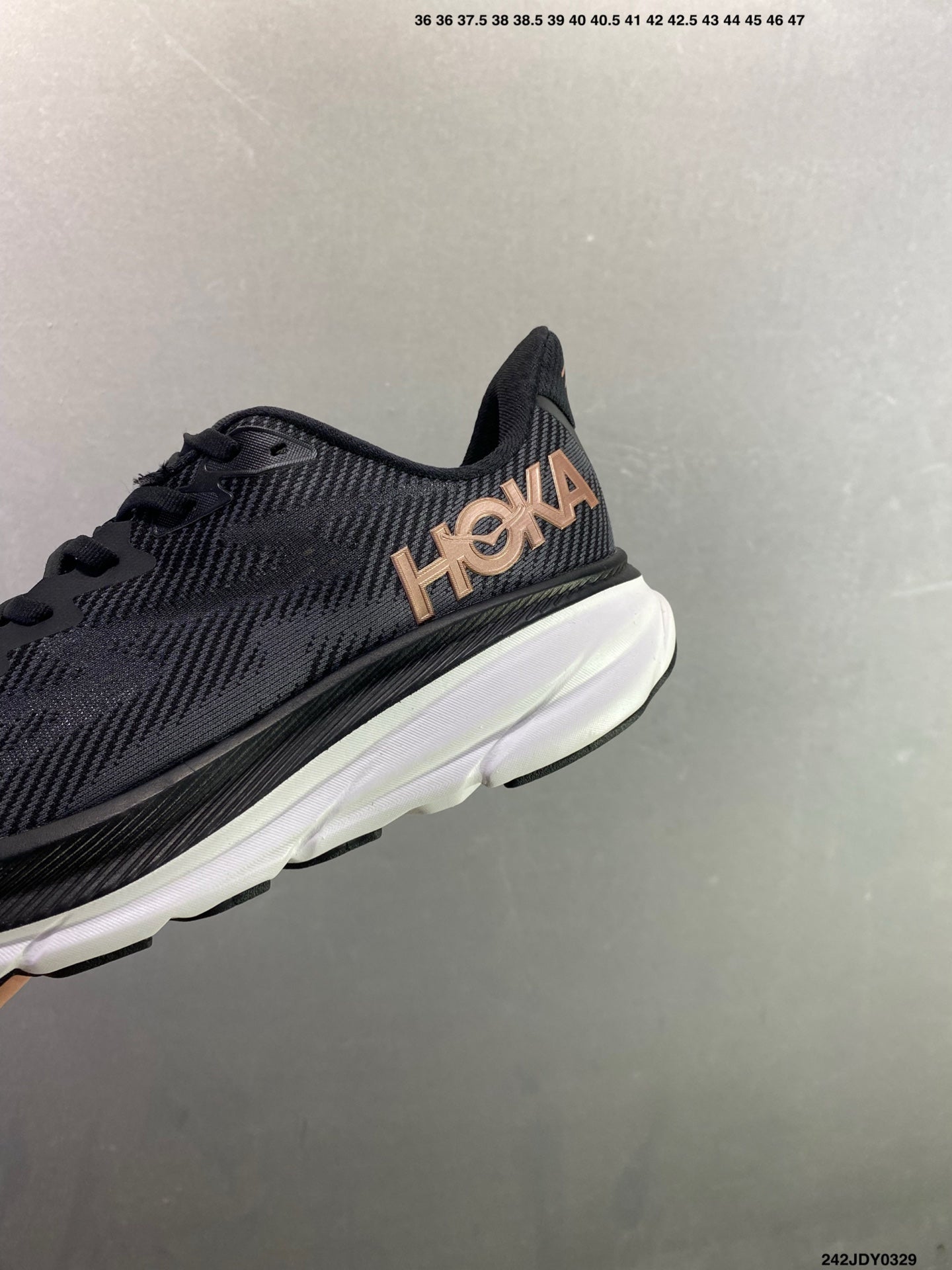 HOKA M CLIFTON 9