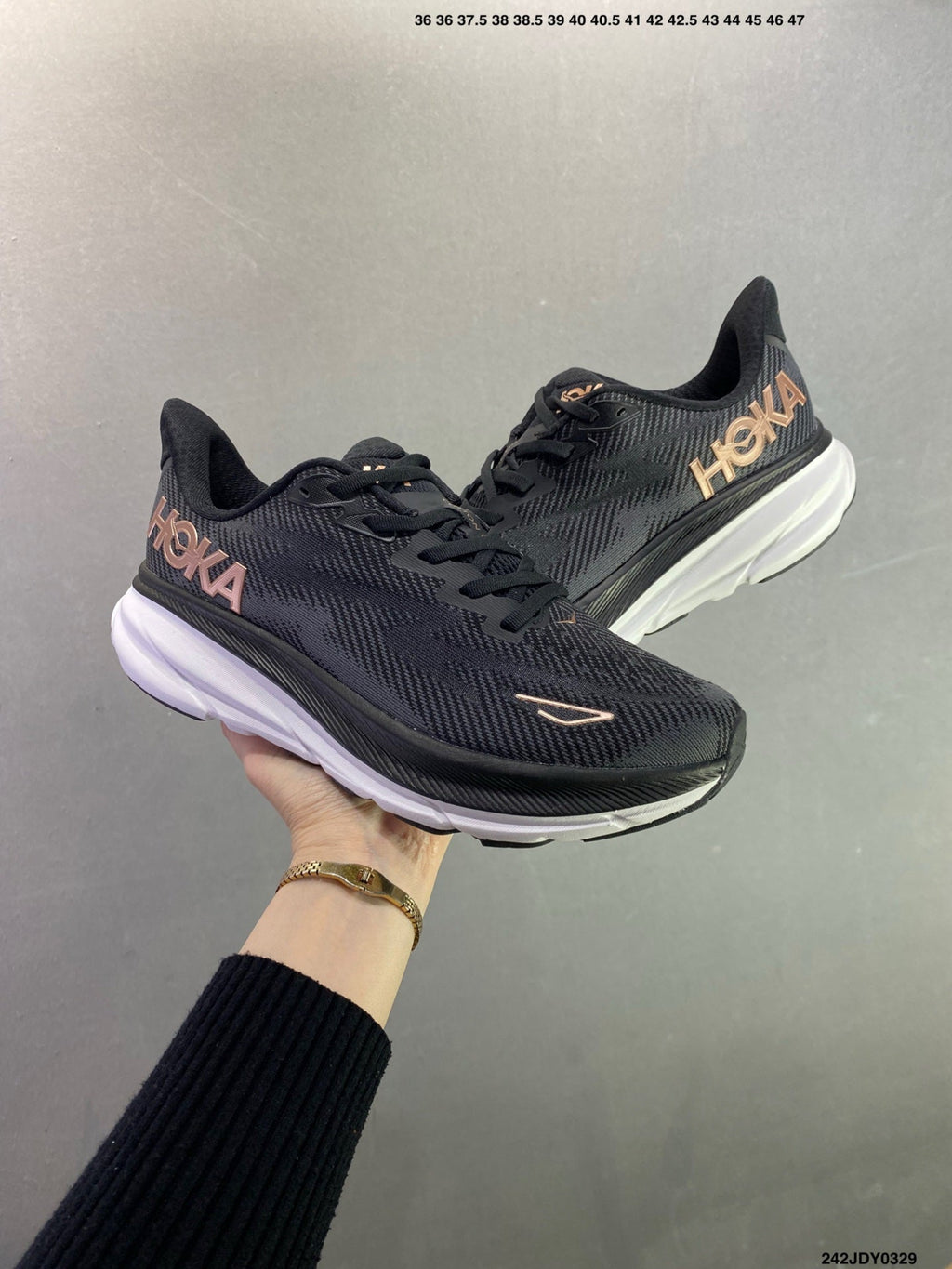 HOKA M CLIFTON 9
