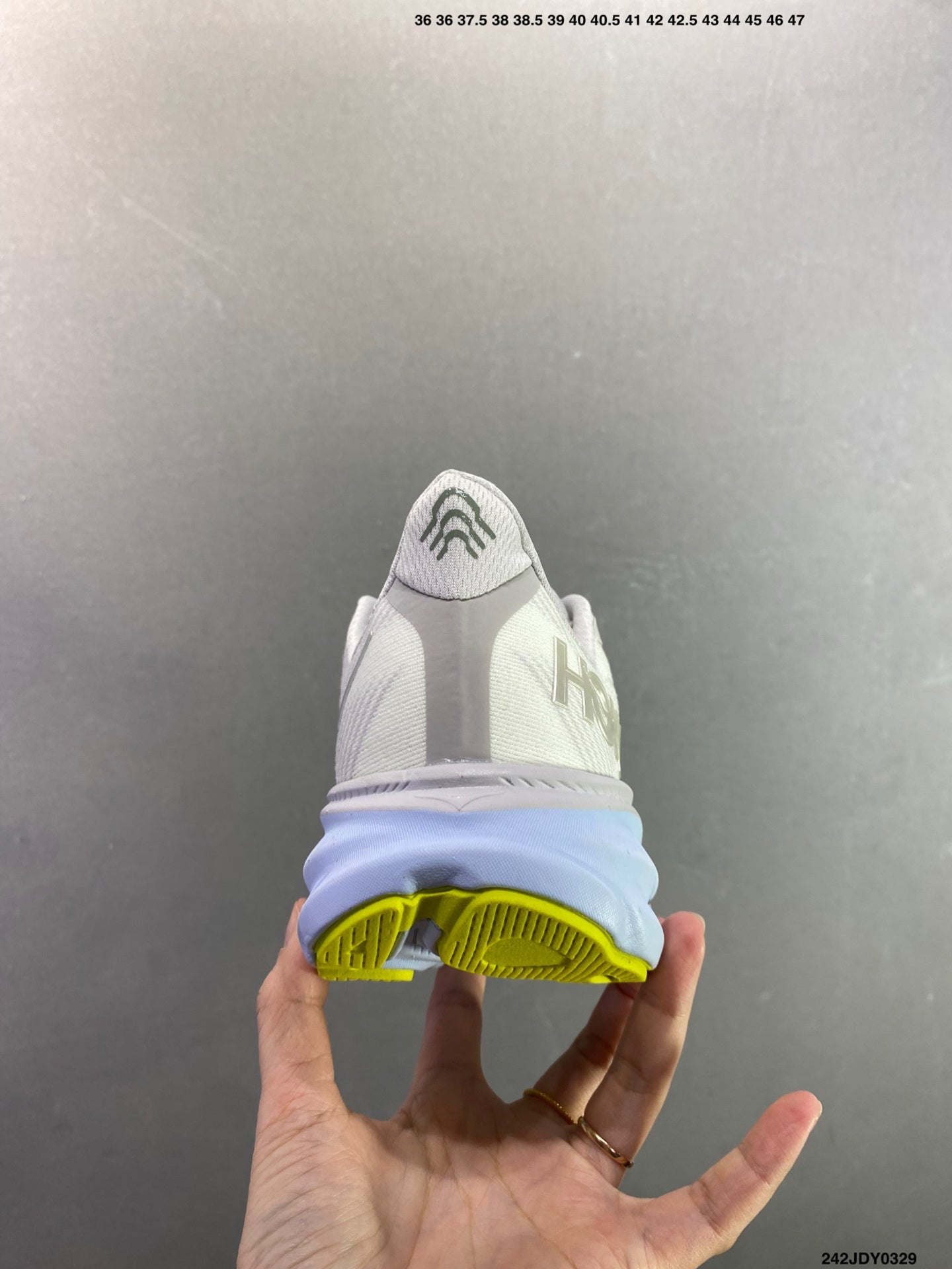 HOKA M CLIFTON 9