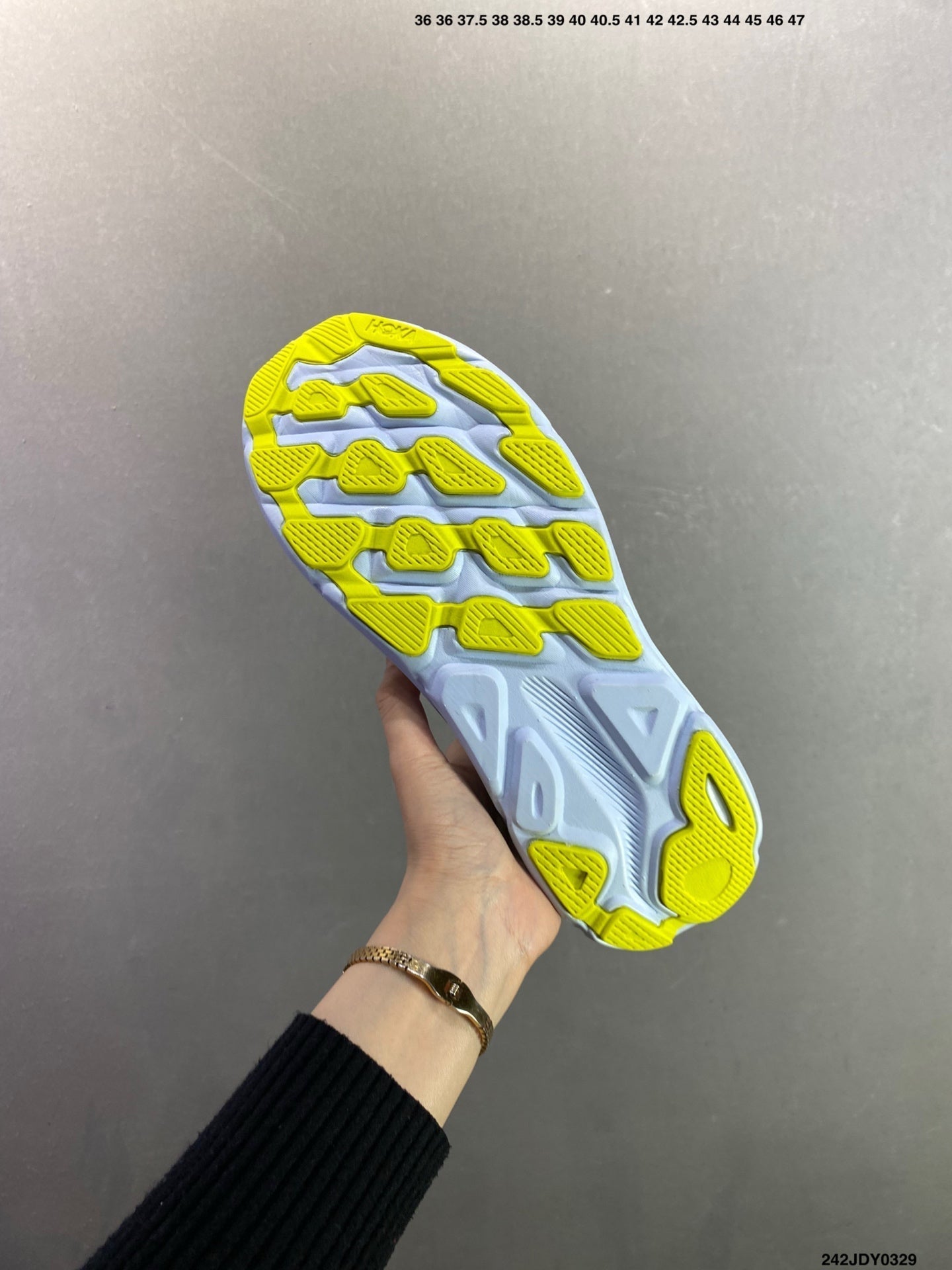 HOKA M CLIFTON 9