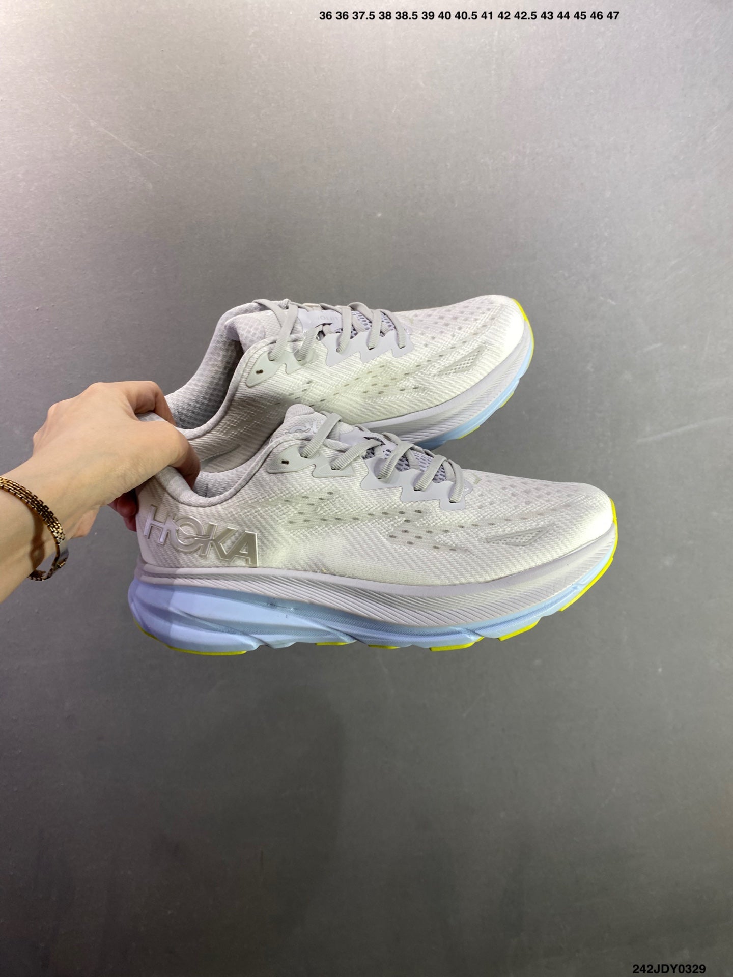 HOKA M CLIFTON 9