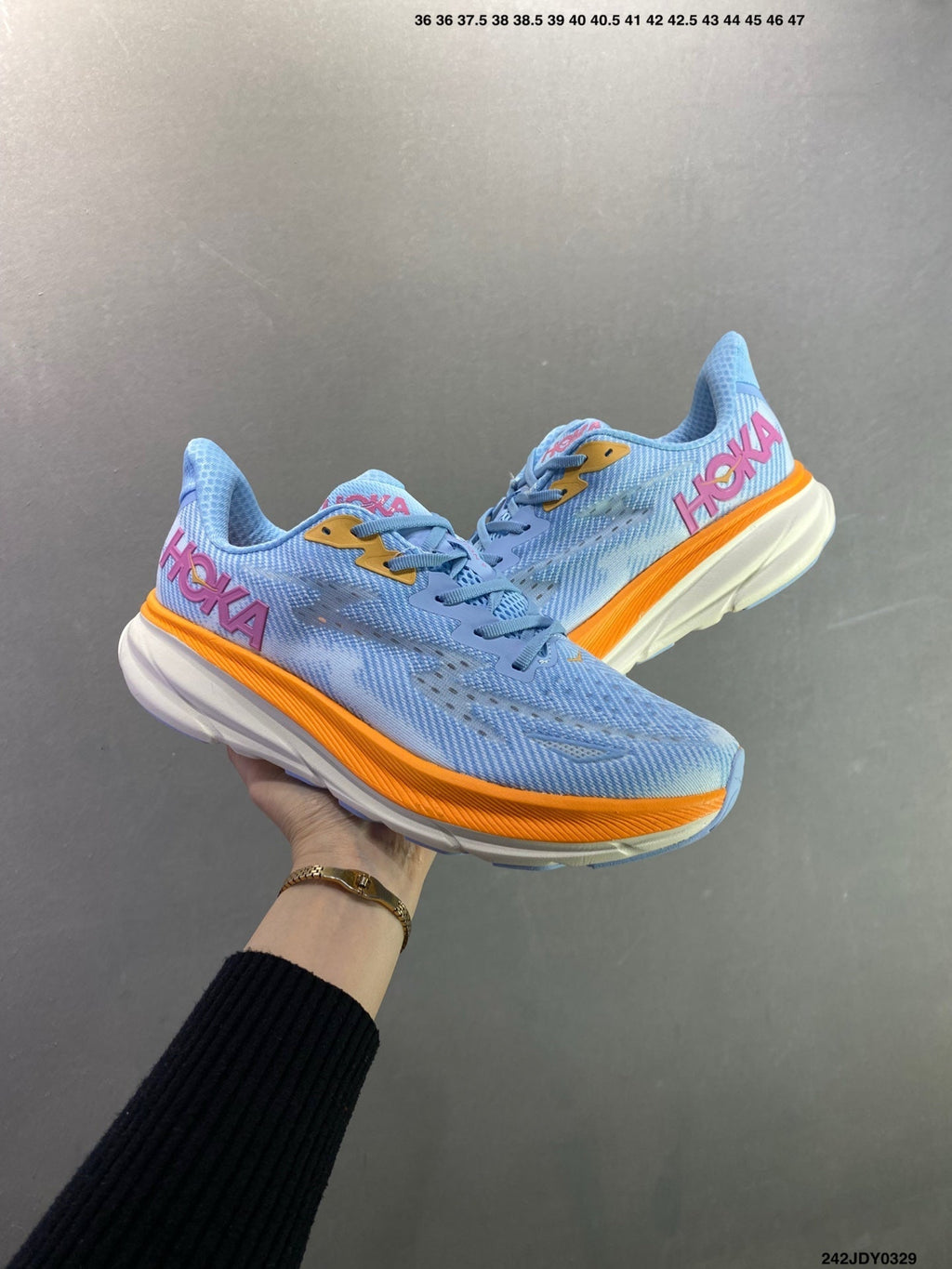HOKA M CLIFTON 9