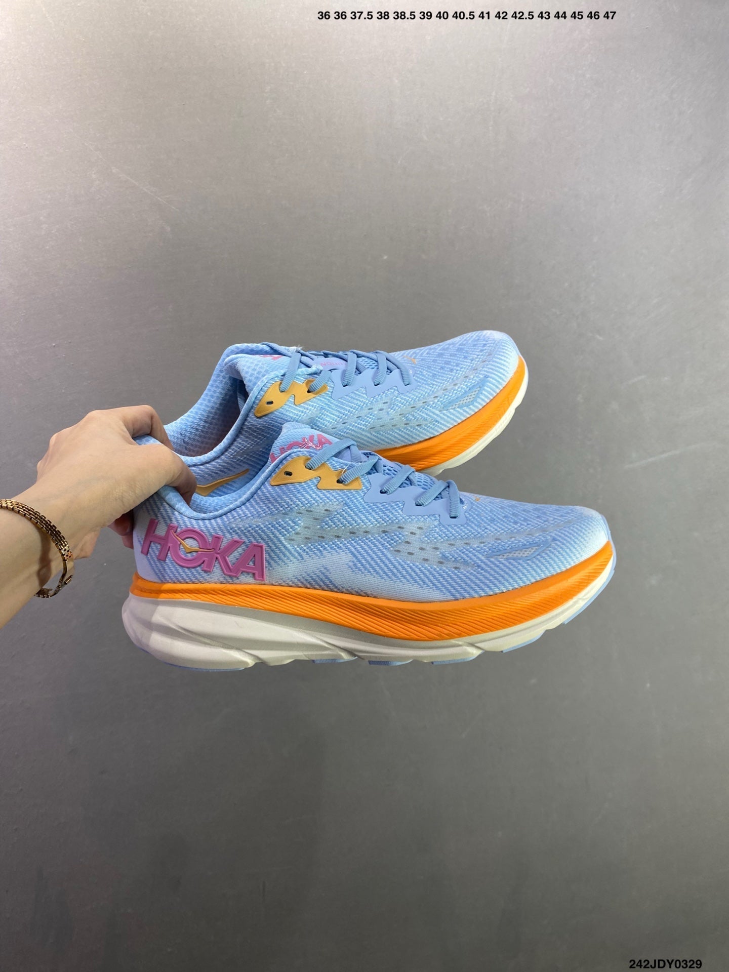 HOKA M CLIFTON 9