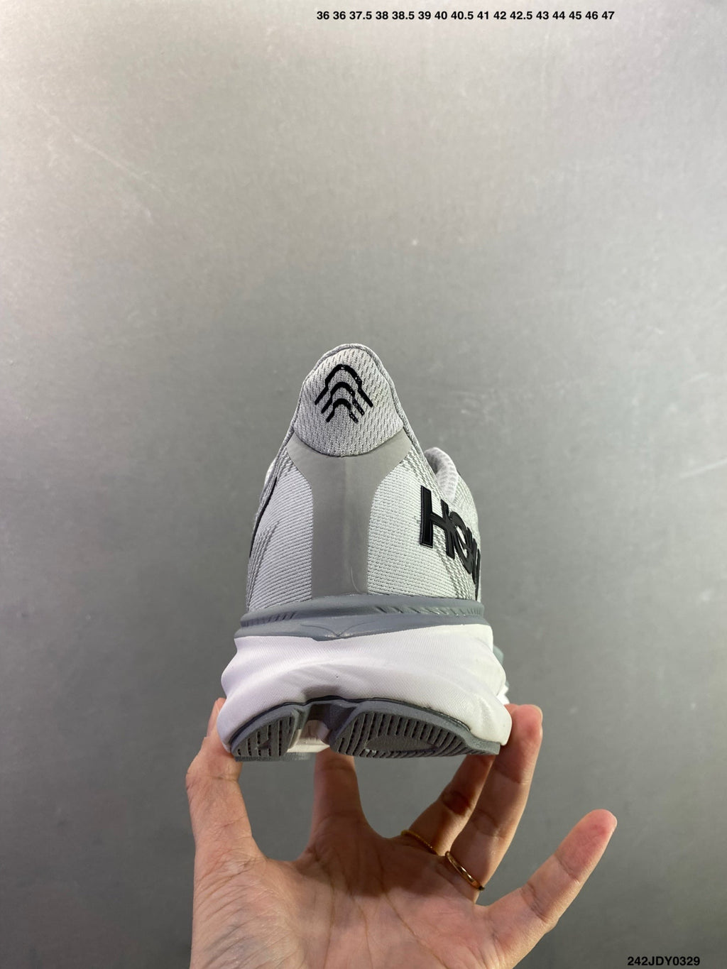 HOKA M CLIFTON 9