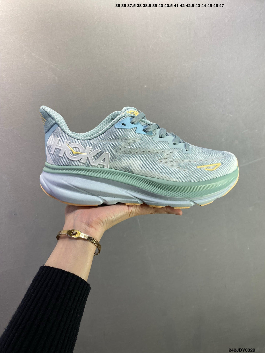 HOKA M CLIFTON 9