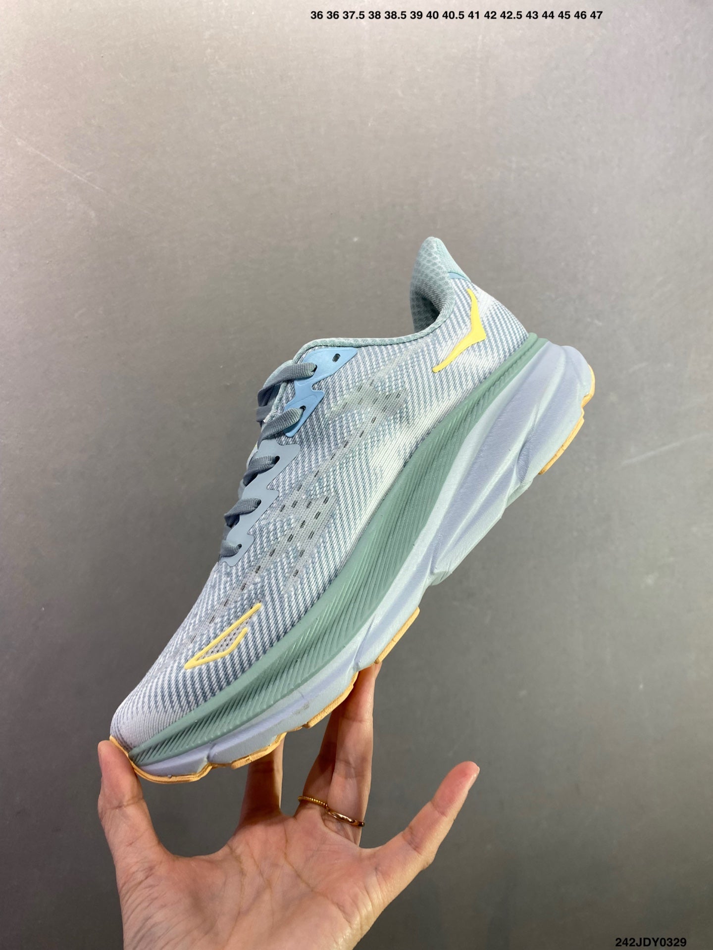 HOKA M CLIFTON 9