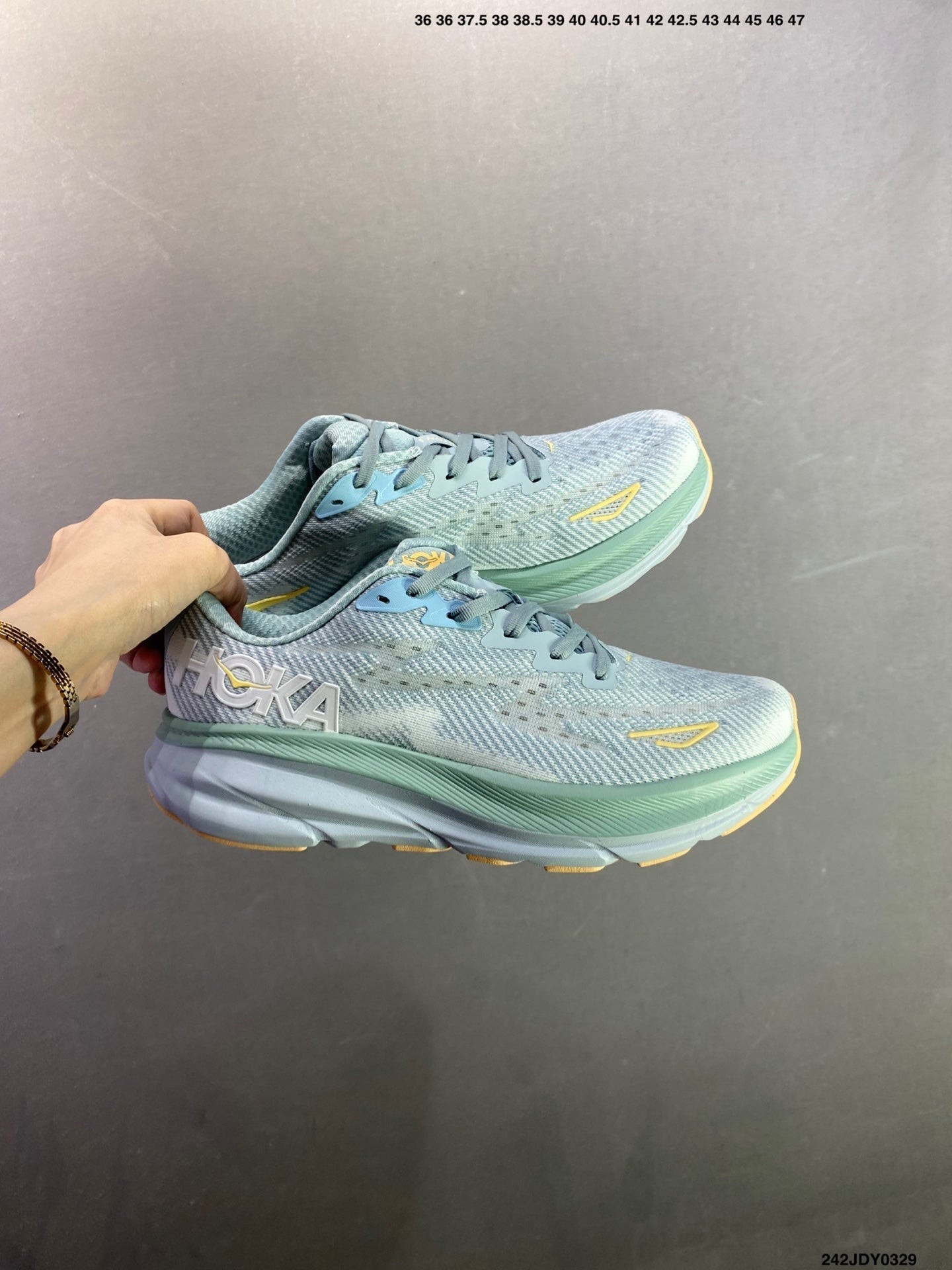 HOKA M CLIFTON 9