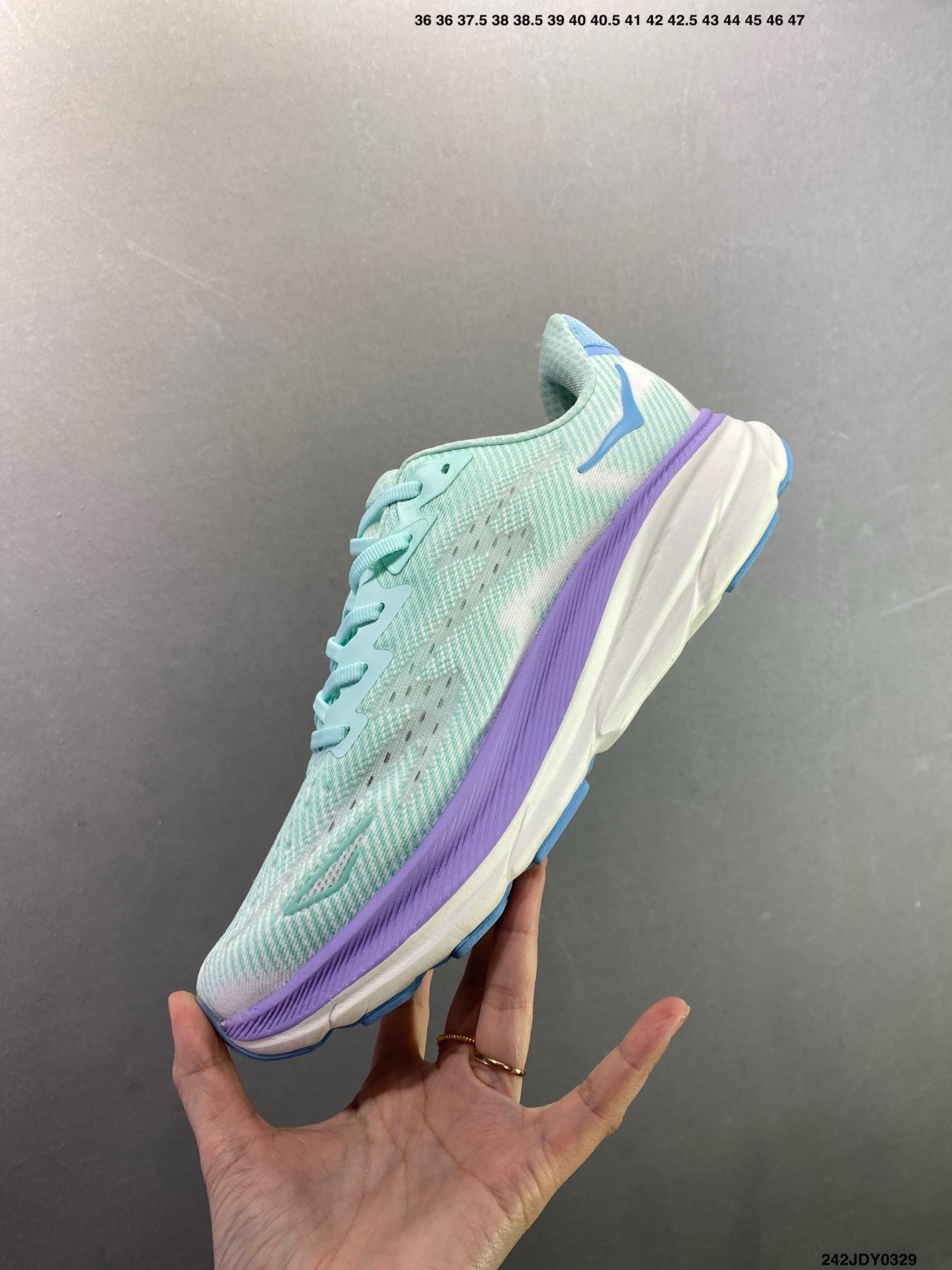 HOKA M CLIFTON 9