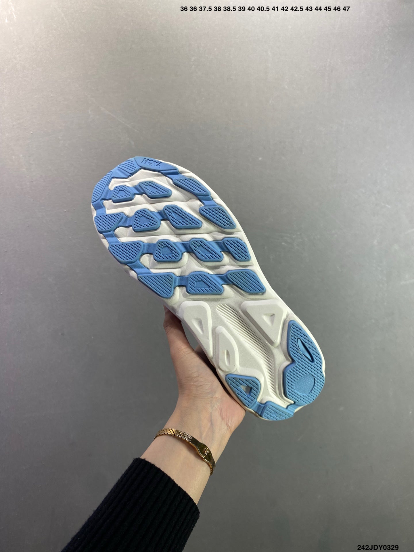 HOKA M CLIFTON 9