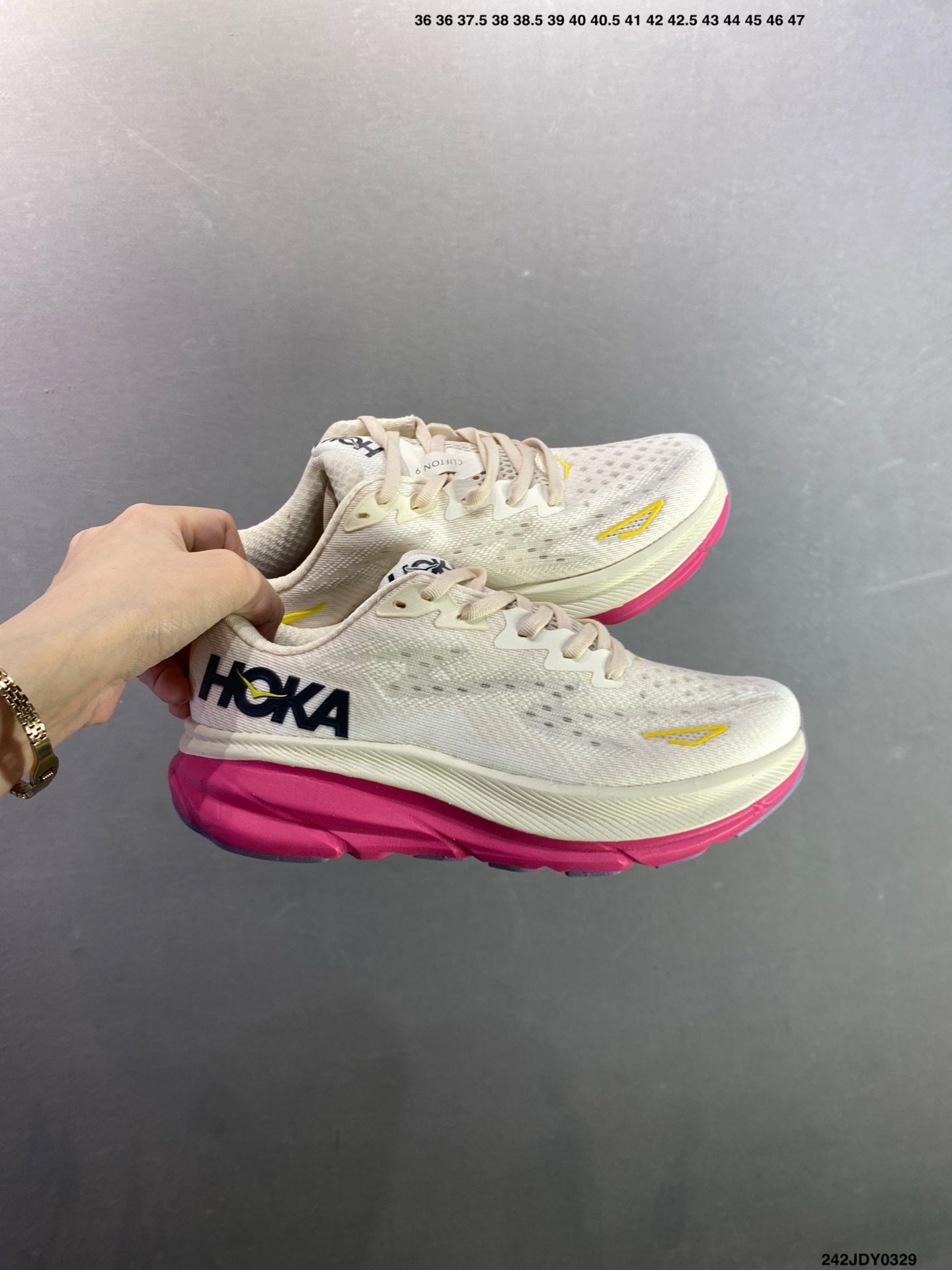 HOKA M CLIFTON 9