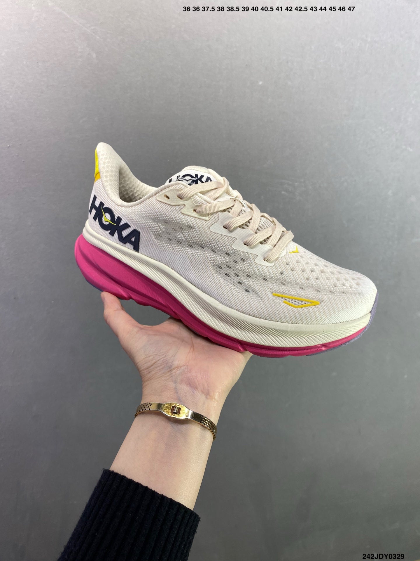 HOKA M CLIFTON 9