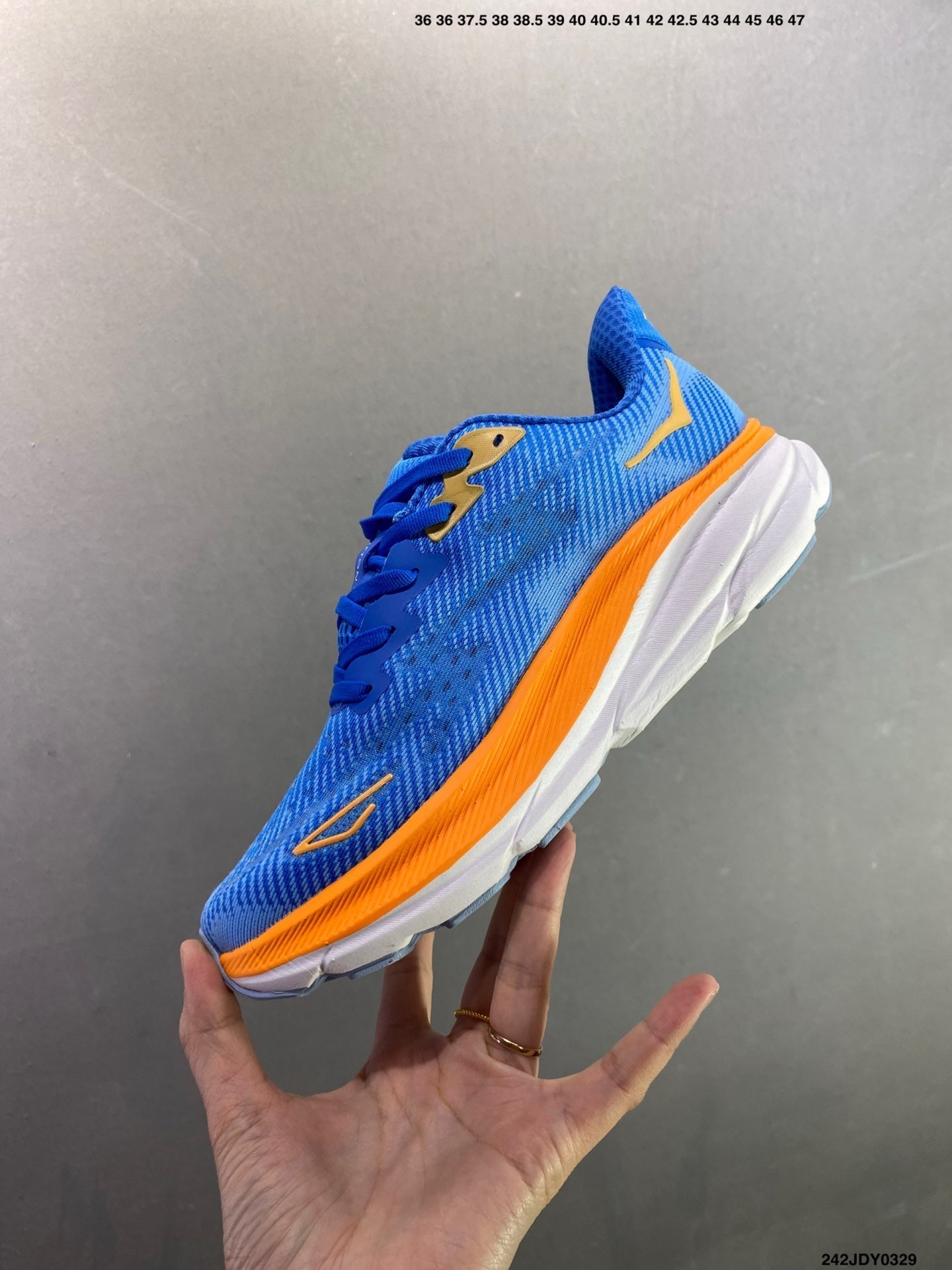 HOKA M CLIFTON 9