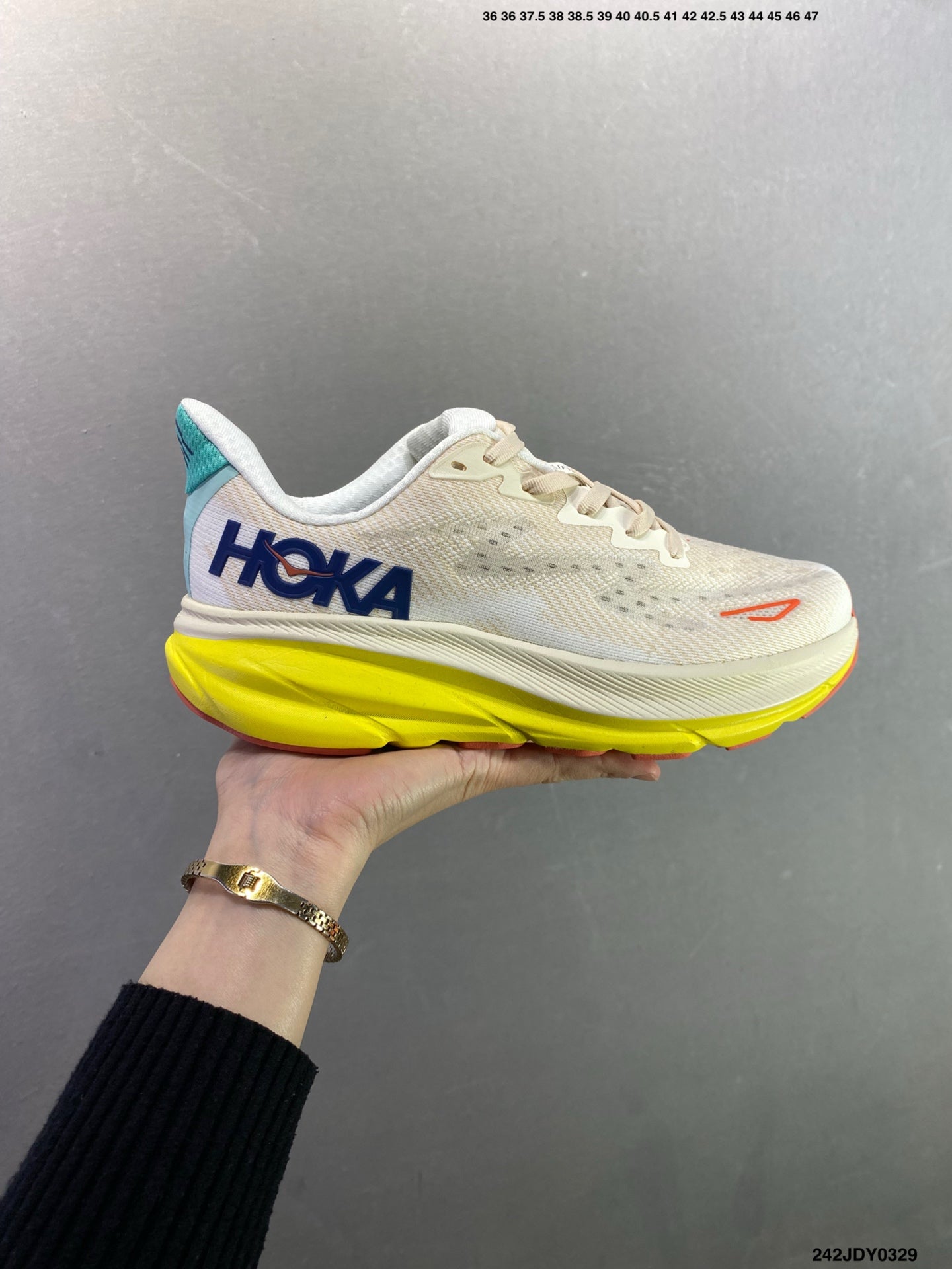 HOKA M CLIFTON 9