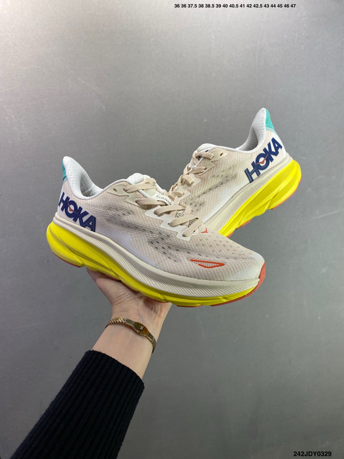 HOKA M CLIFTON 9