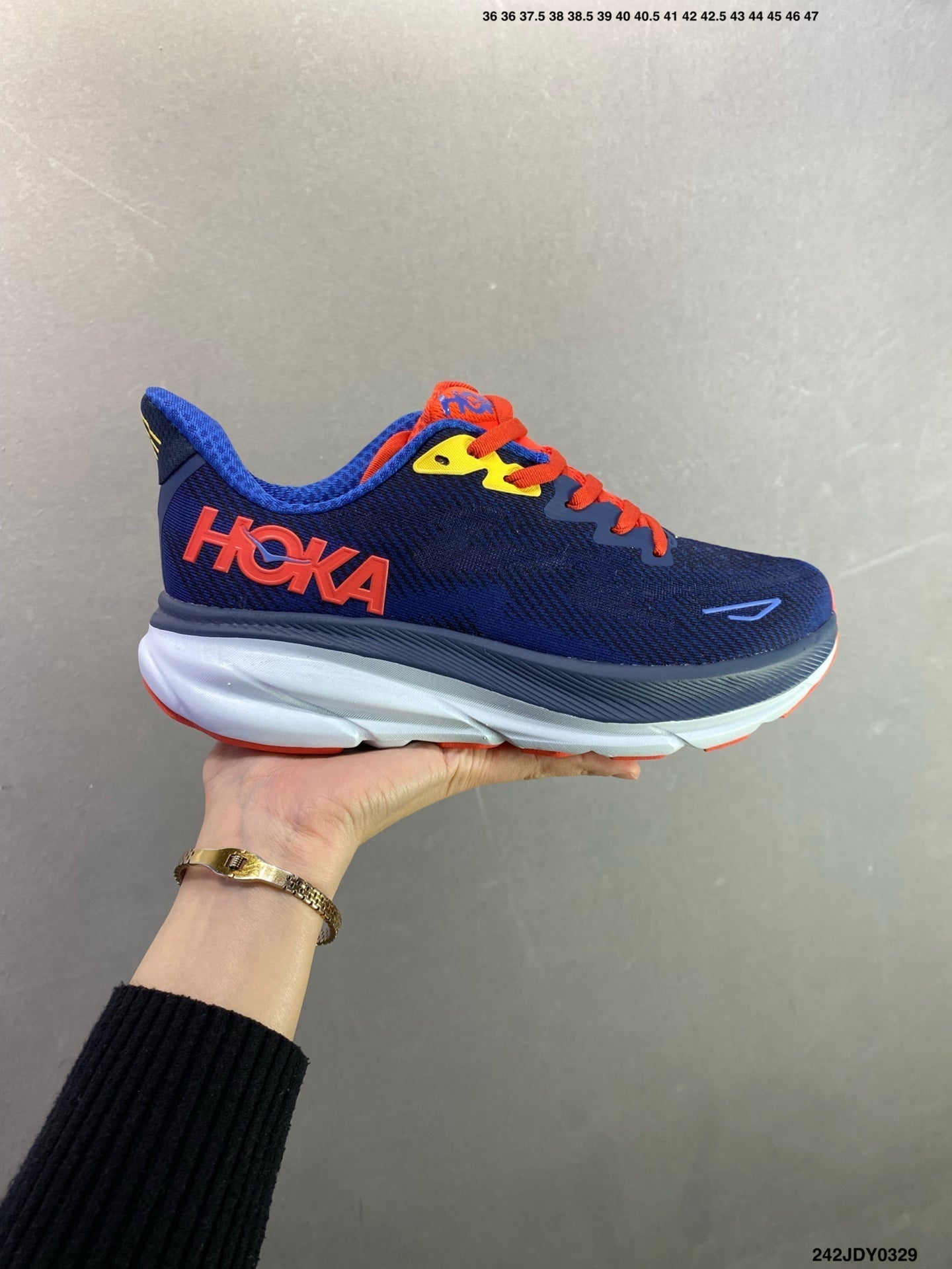 HOKA M CLIFTON 9