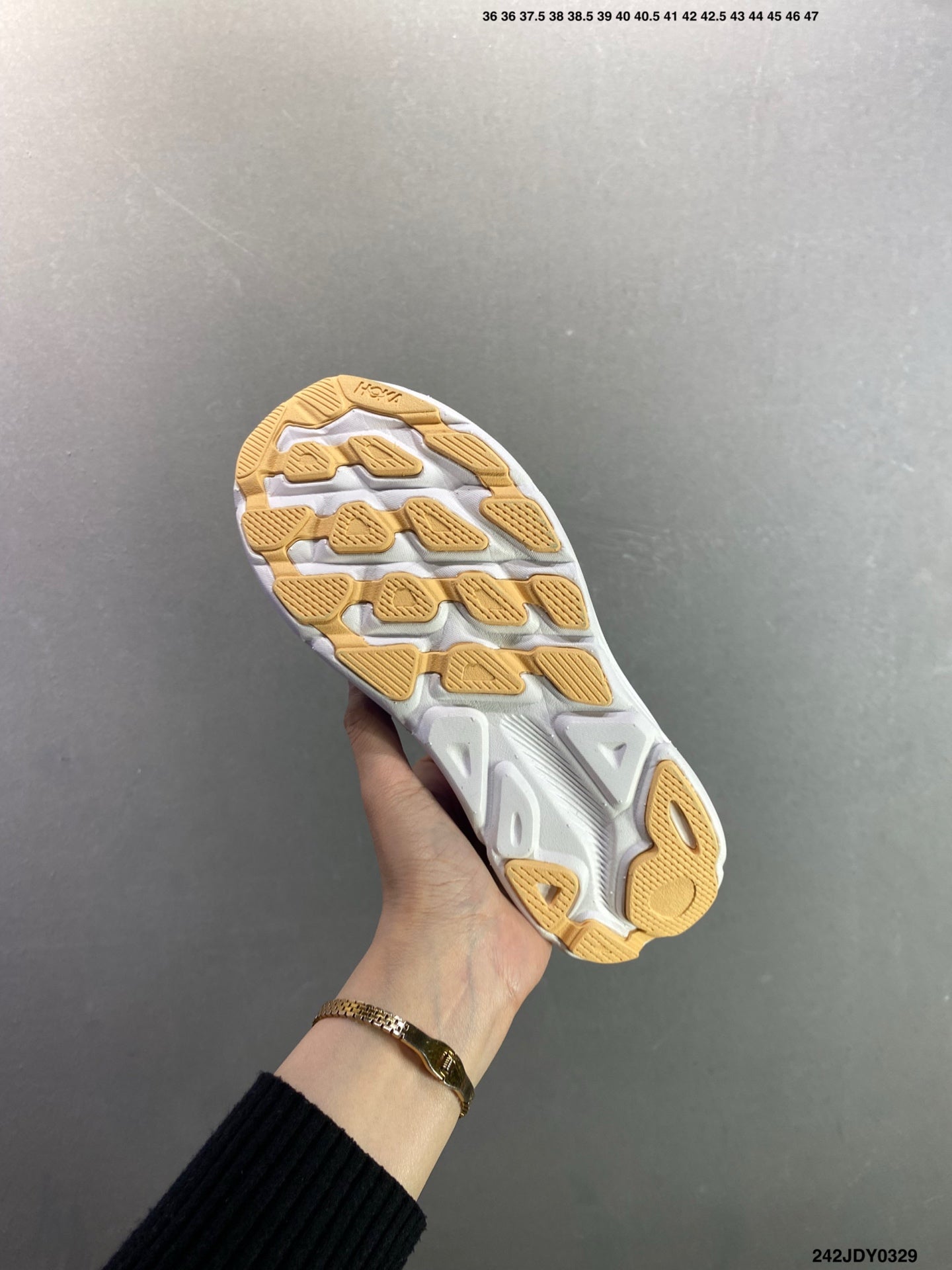 HOKA M CLIFTON 9
