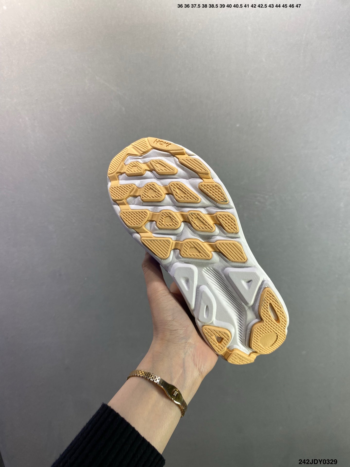 HOKA M CLIFTON 9