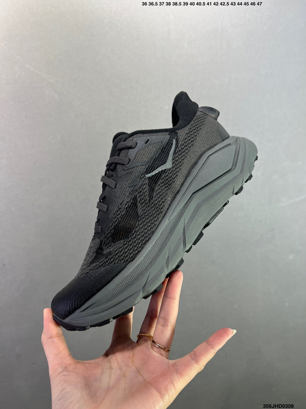 HOKA W CHALLENGER 8