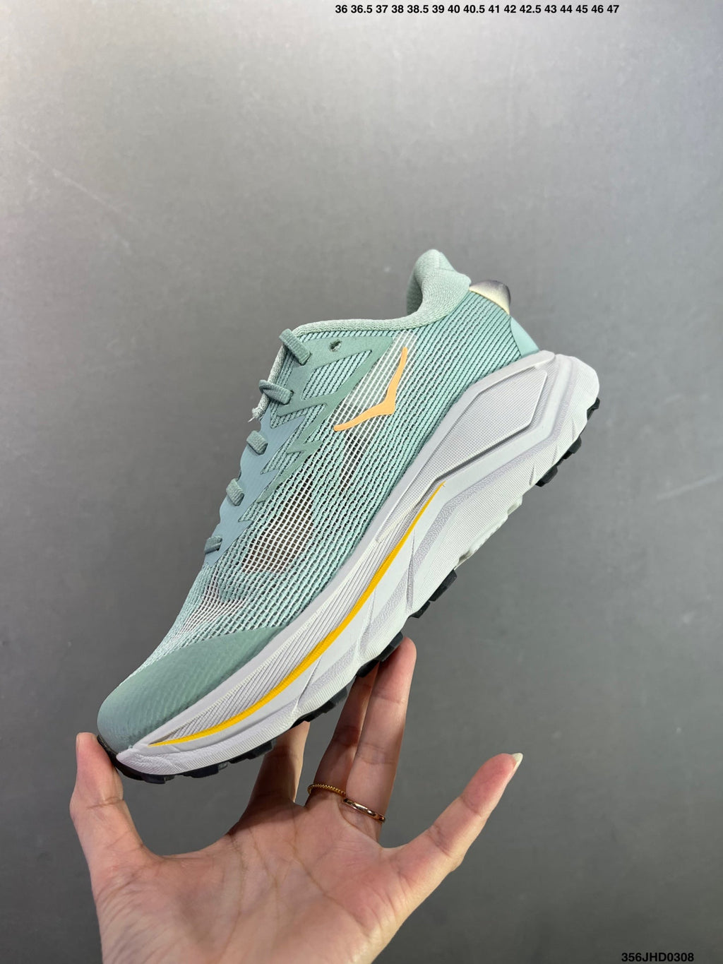 HOKA W CHALLENGER 8