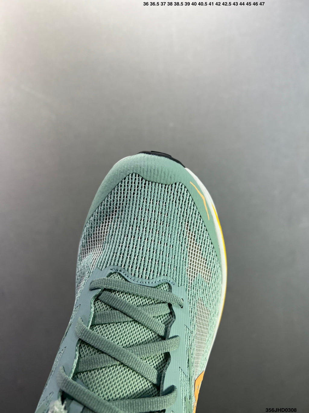 HOKA W CHALLENGER 8