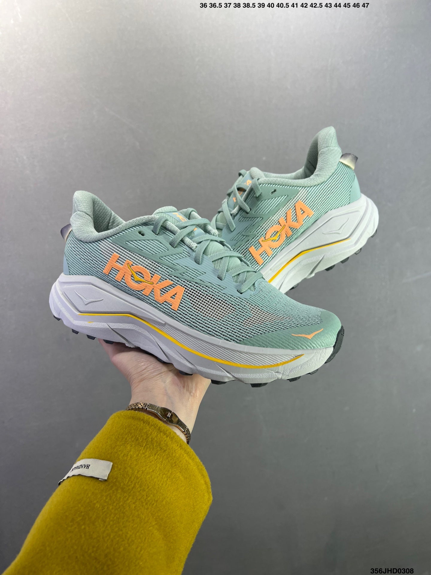 HOKA W CHALLENGER 8
