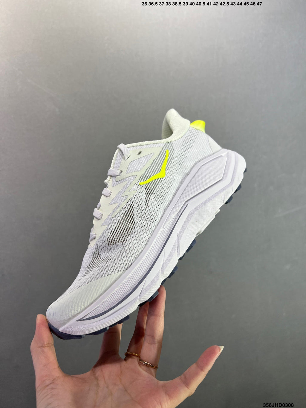 HOKA W CHALLENGER 8