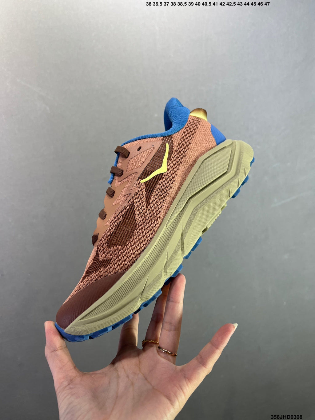 HOKA W CHALLENGER 8
