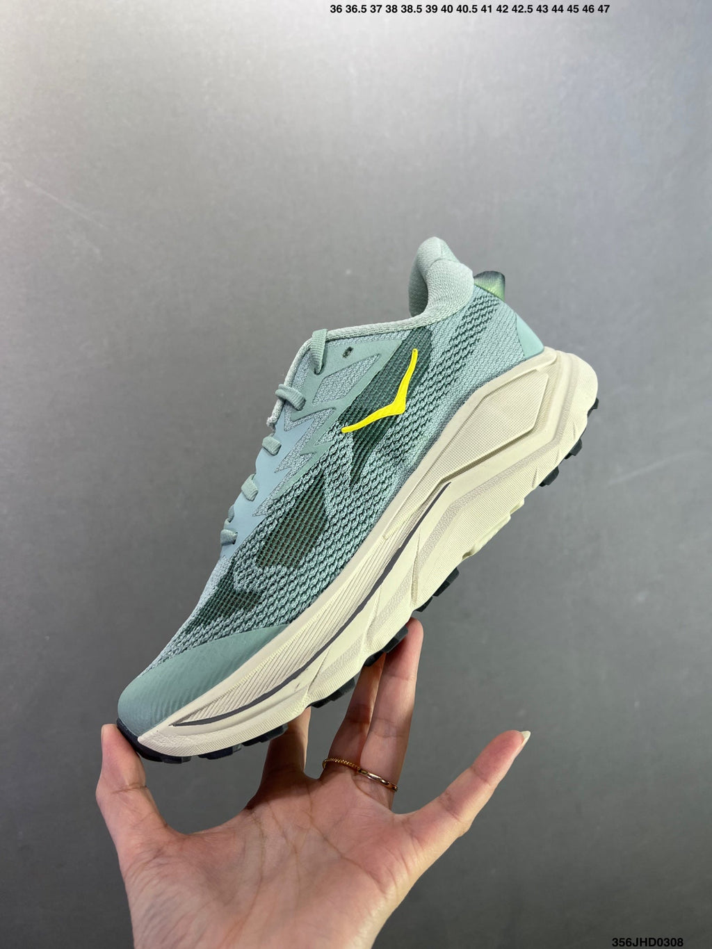 HOKA W CHALLENGER 8