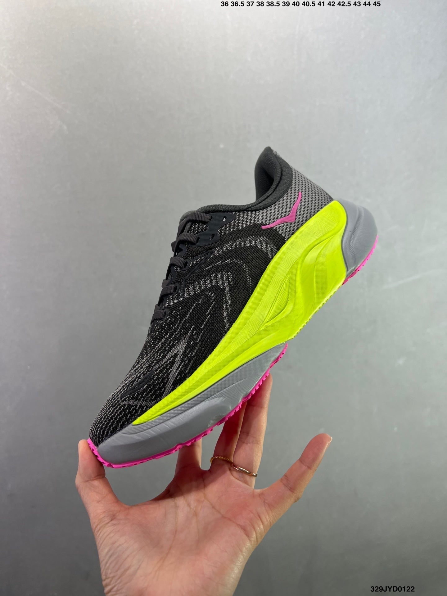HOKA ONE ONE M ARAHI 8