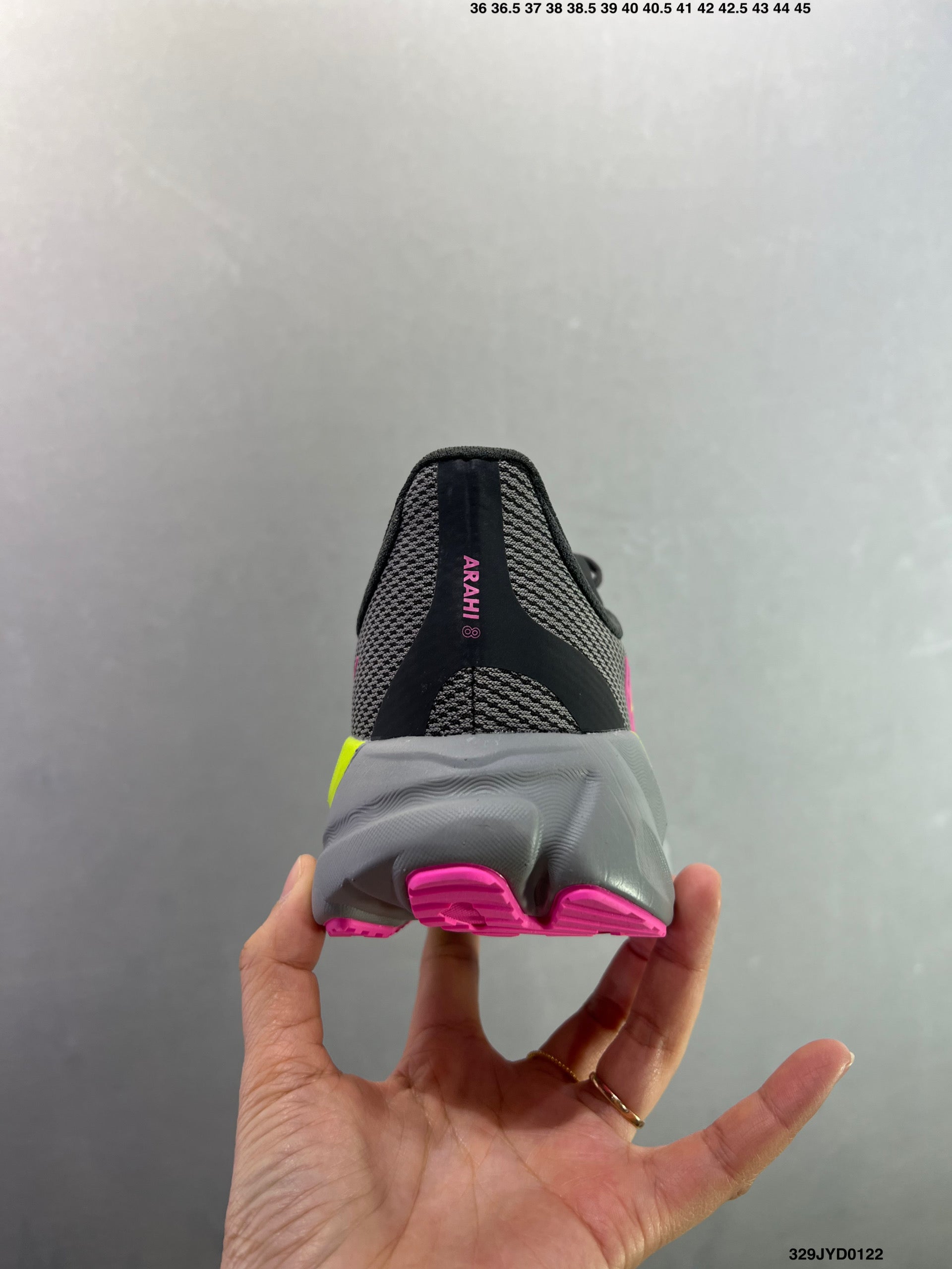 HOKA ONE ONE M ARAHI 8