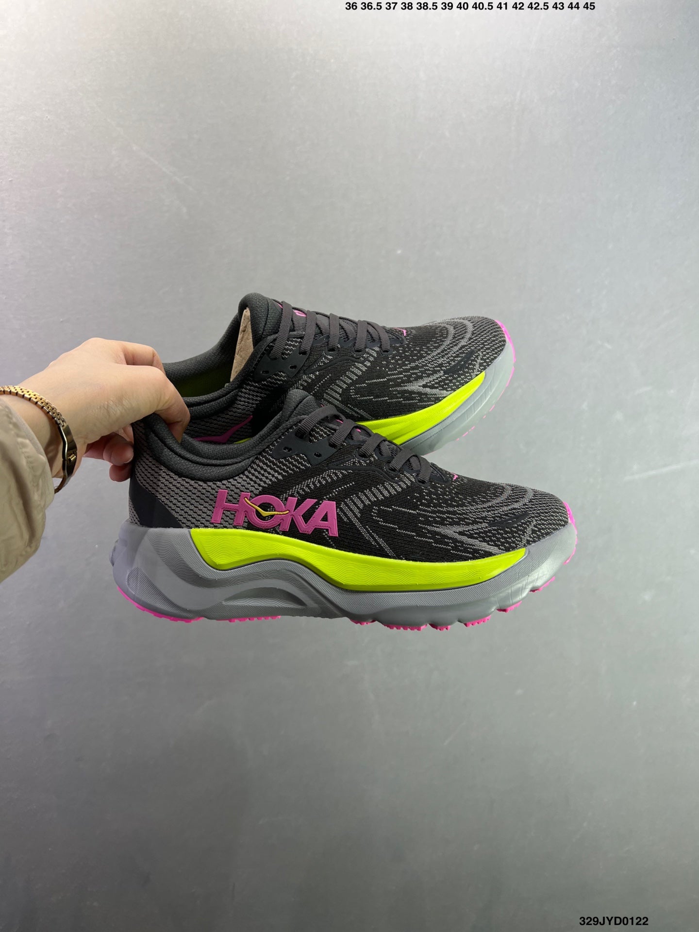 HOKA ONE ONE M ARAHI 8