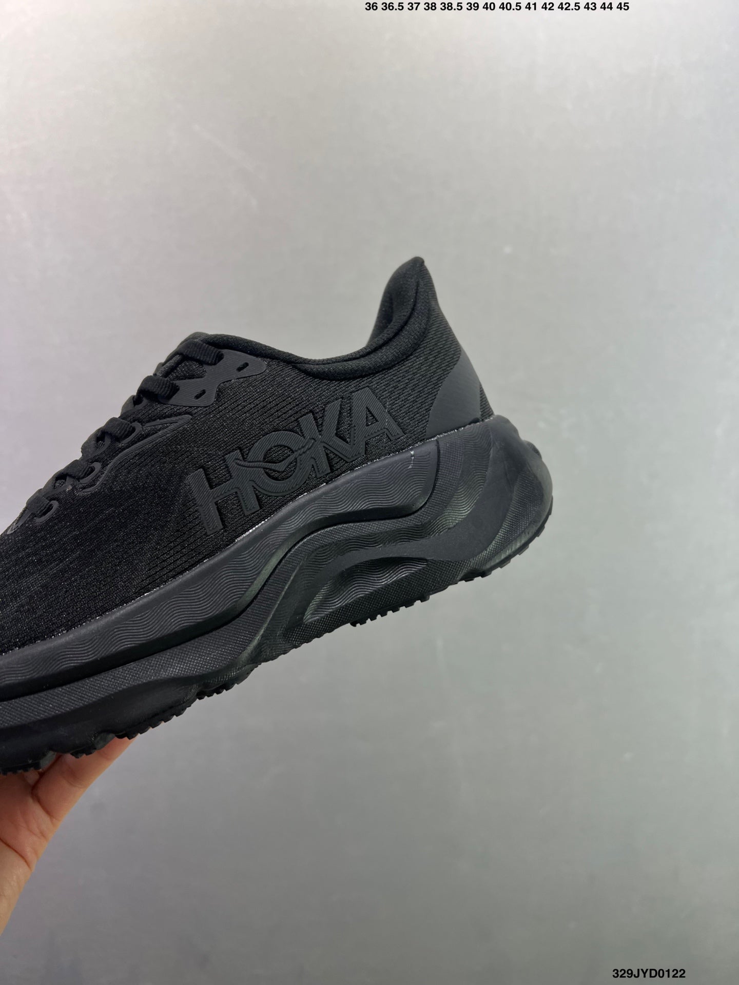 HOKA ONE ONE M ARAHI 8