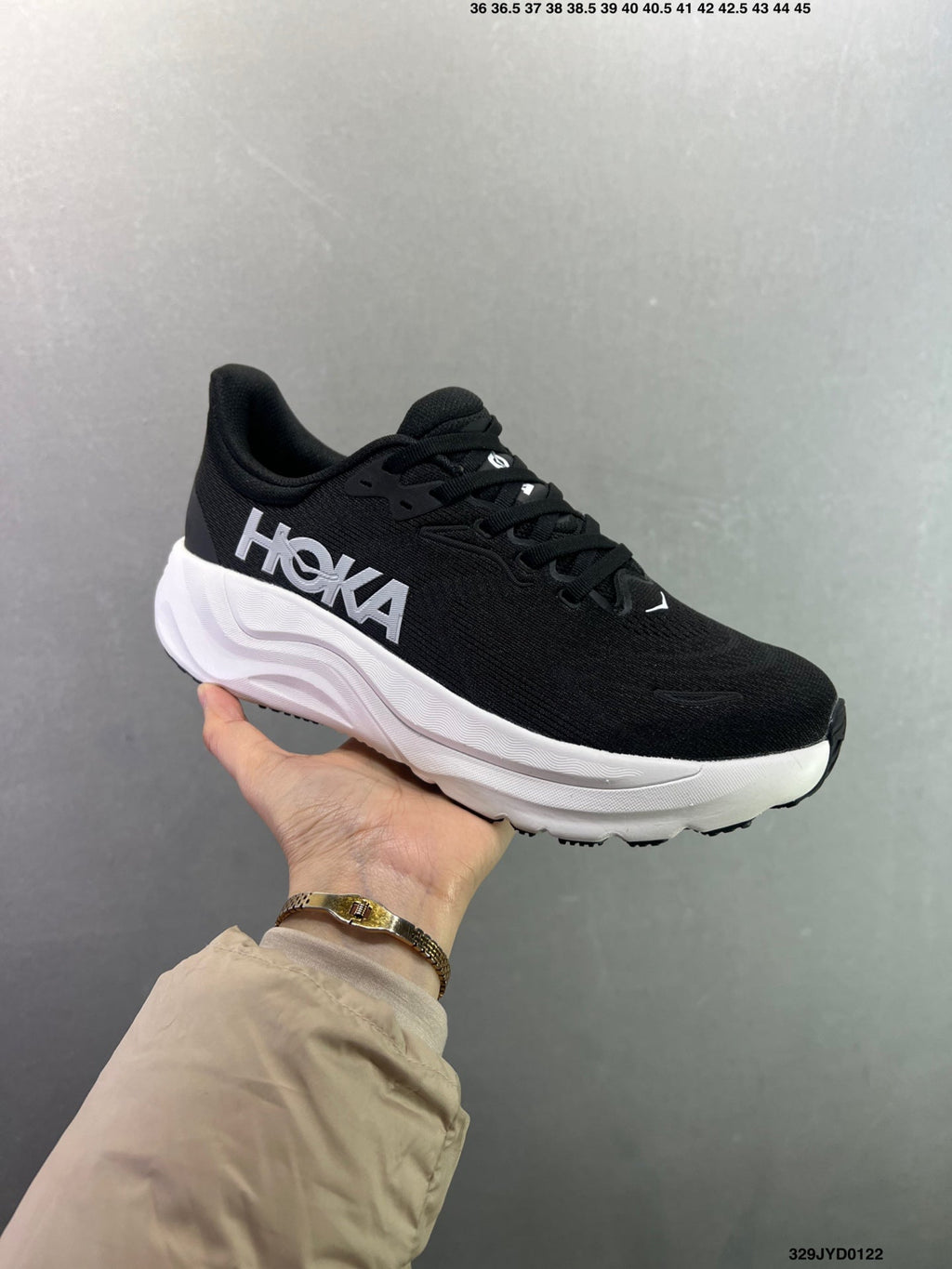 HOKA ONE ONE M ARAHI 8