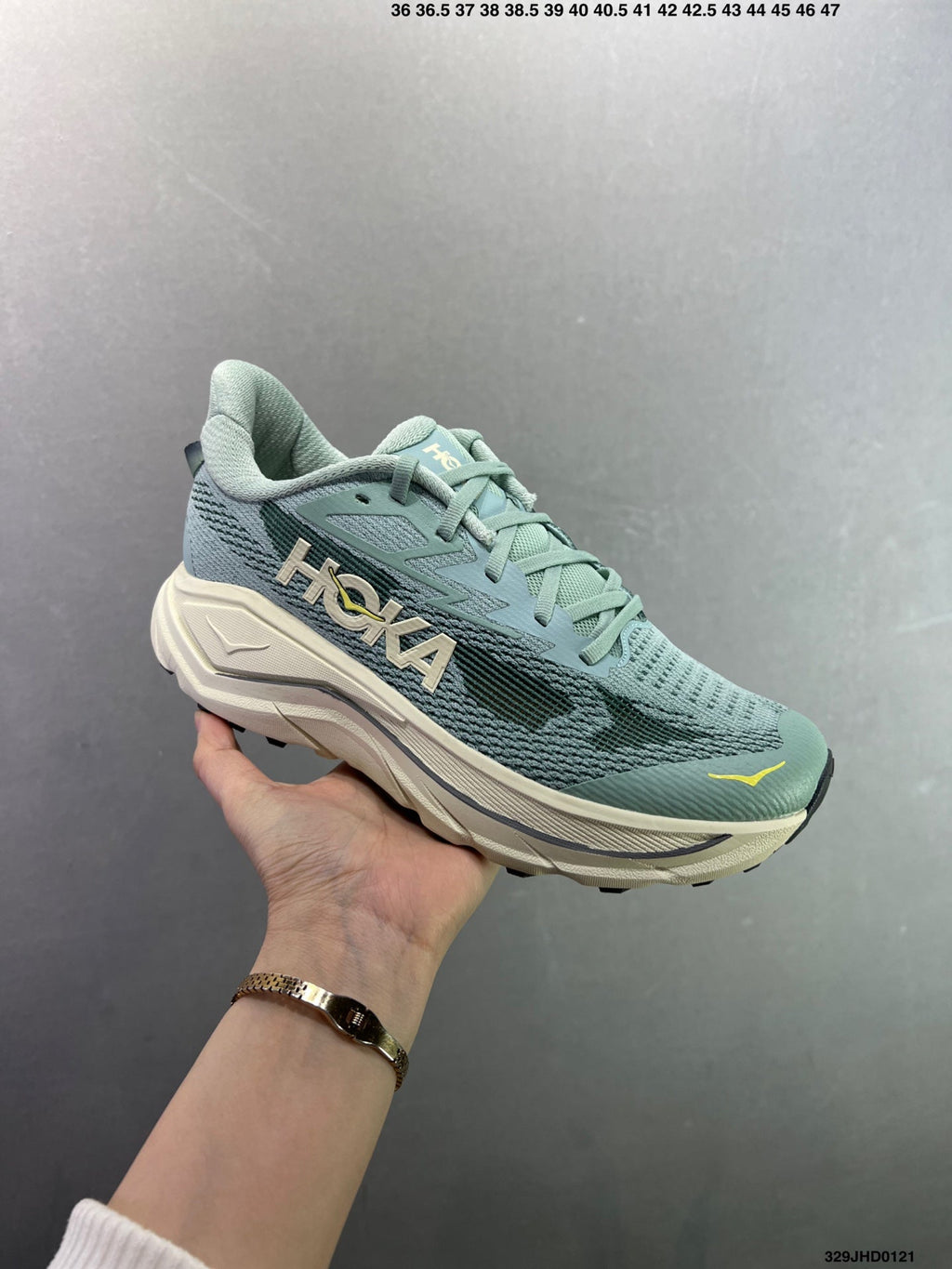 HOKA CHALLENGER 8