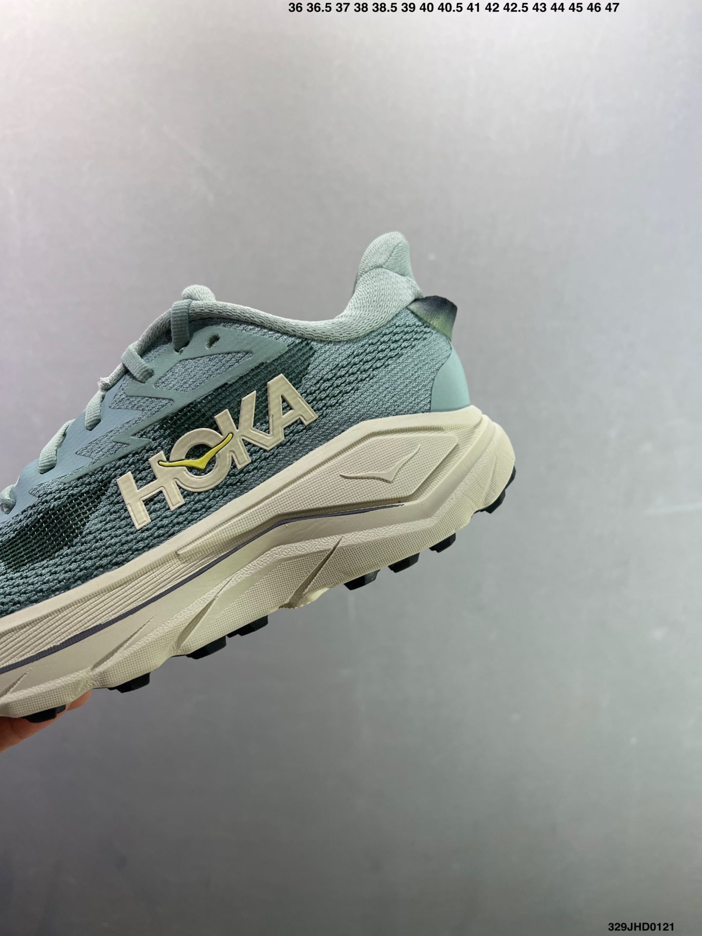 HOKA CHALLENGER 8